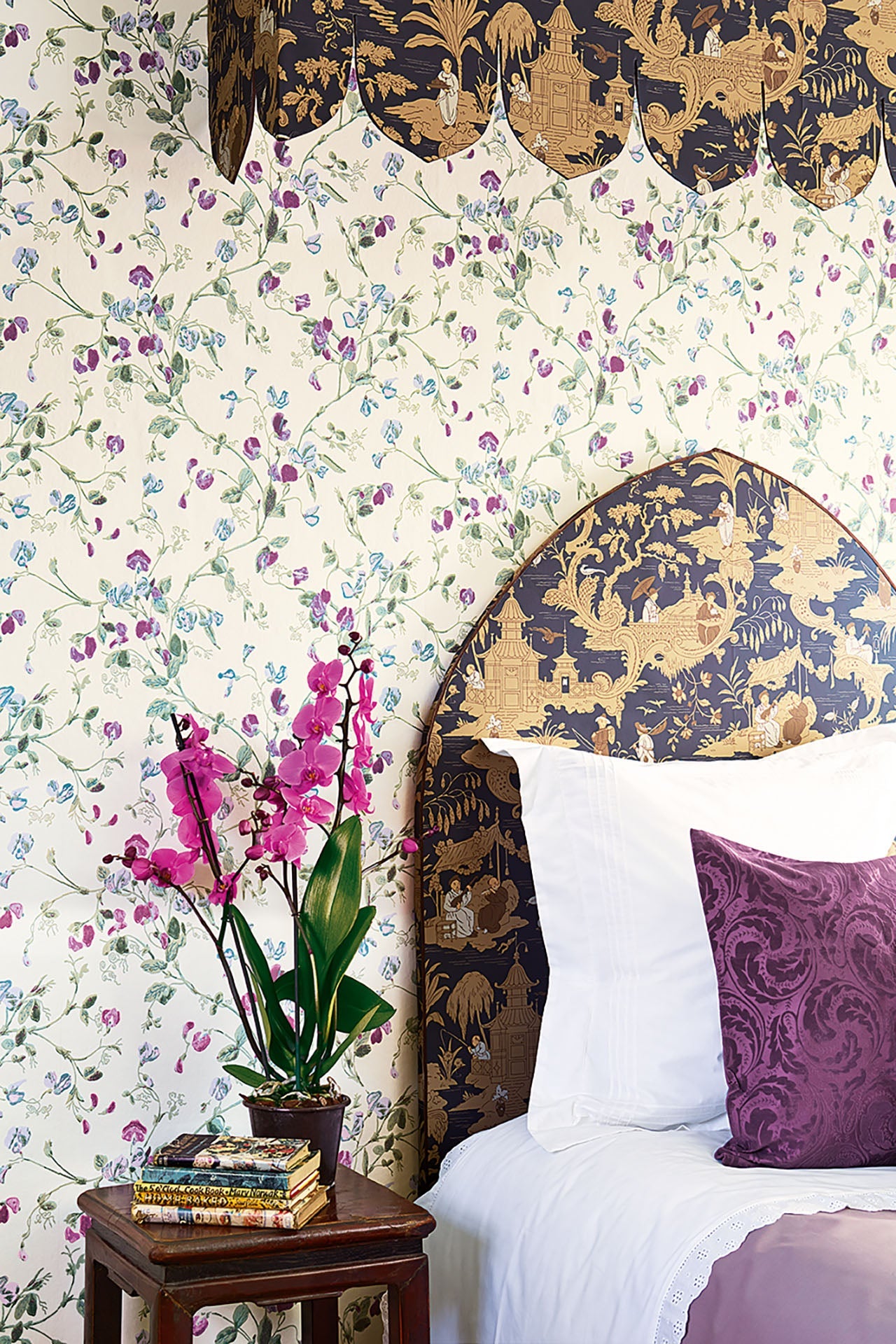Sweet Pea Archive Anthology Wallpaper - Mulberry & Sage on Cream - 100/6030