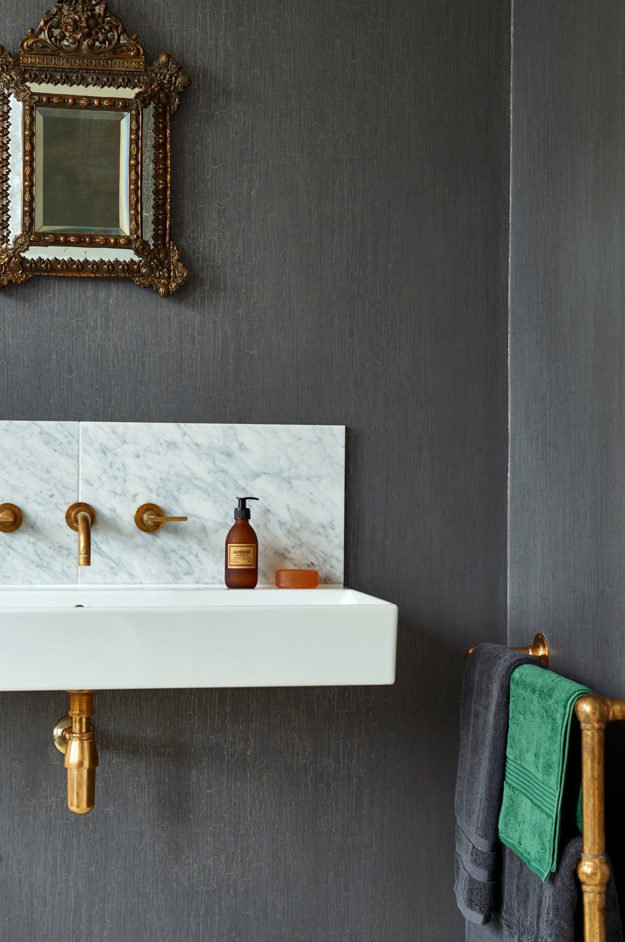 Crackle Curio Wallpaper - Metallic Gilver on Charcoal - 107/11050