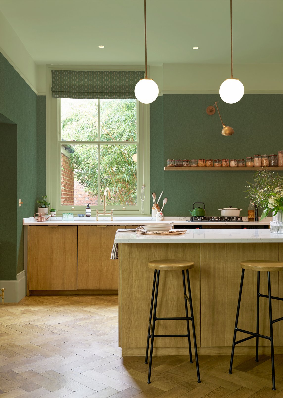 124089 - Country Home Wallpaper - Palm - Graham & Brown