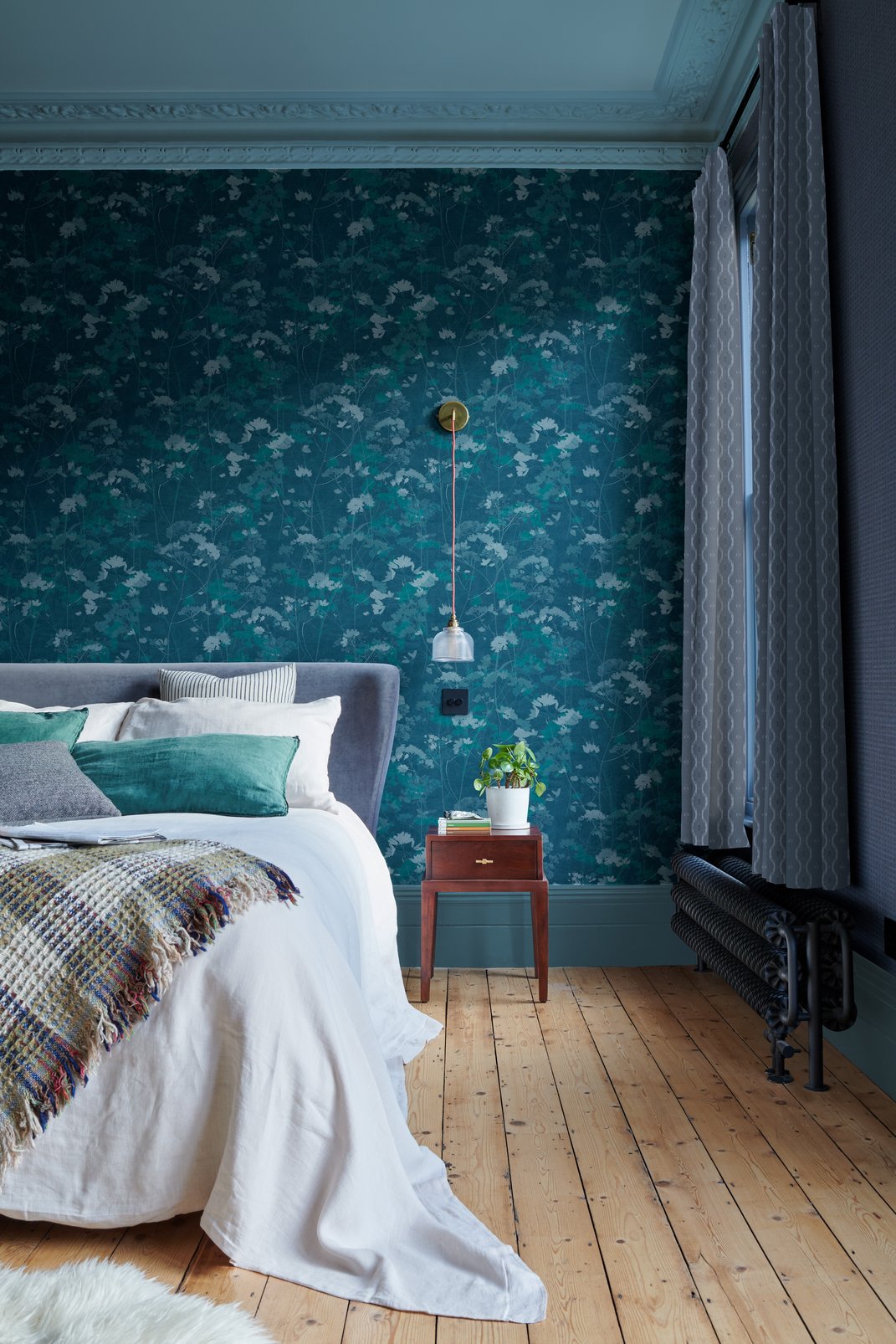 124106 - Flower Press Wallpaper - Denim - Graham & Brown