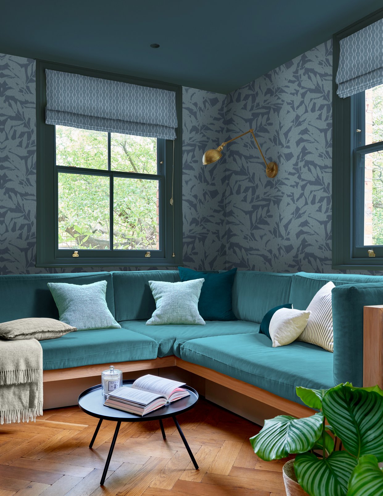 124147 - Shadow Play Wallpaper - Tiamat - Graham & Brown