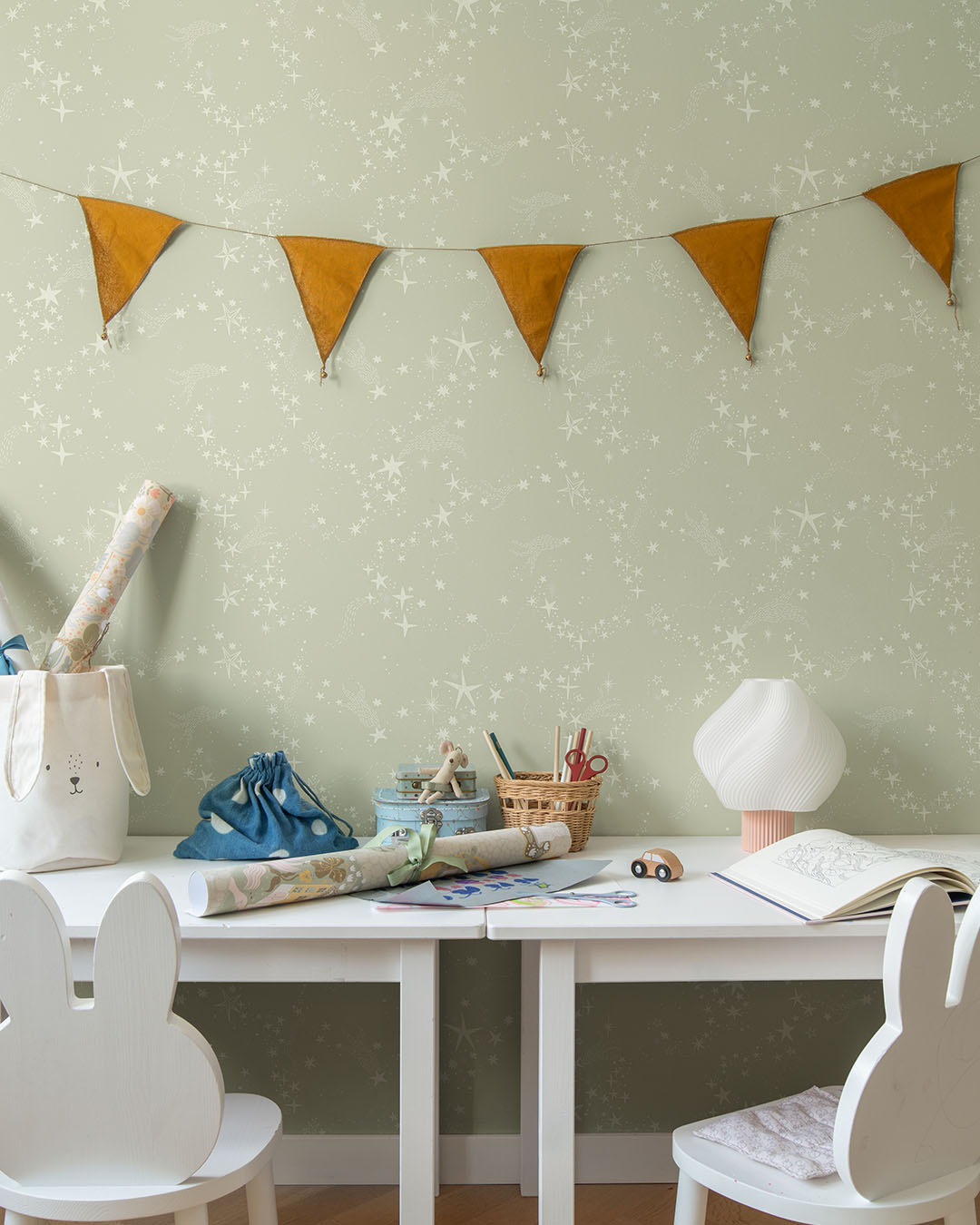 29021 - Stjarnorna Wallpaper - Light Green - Midbec