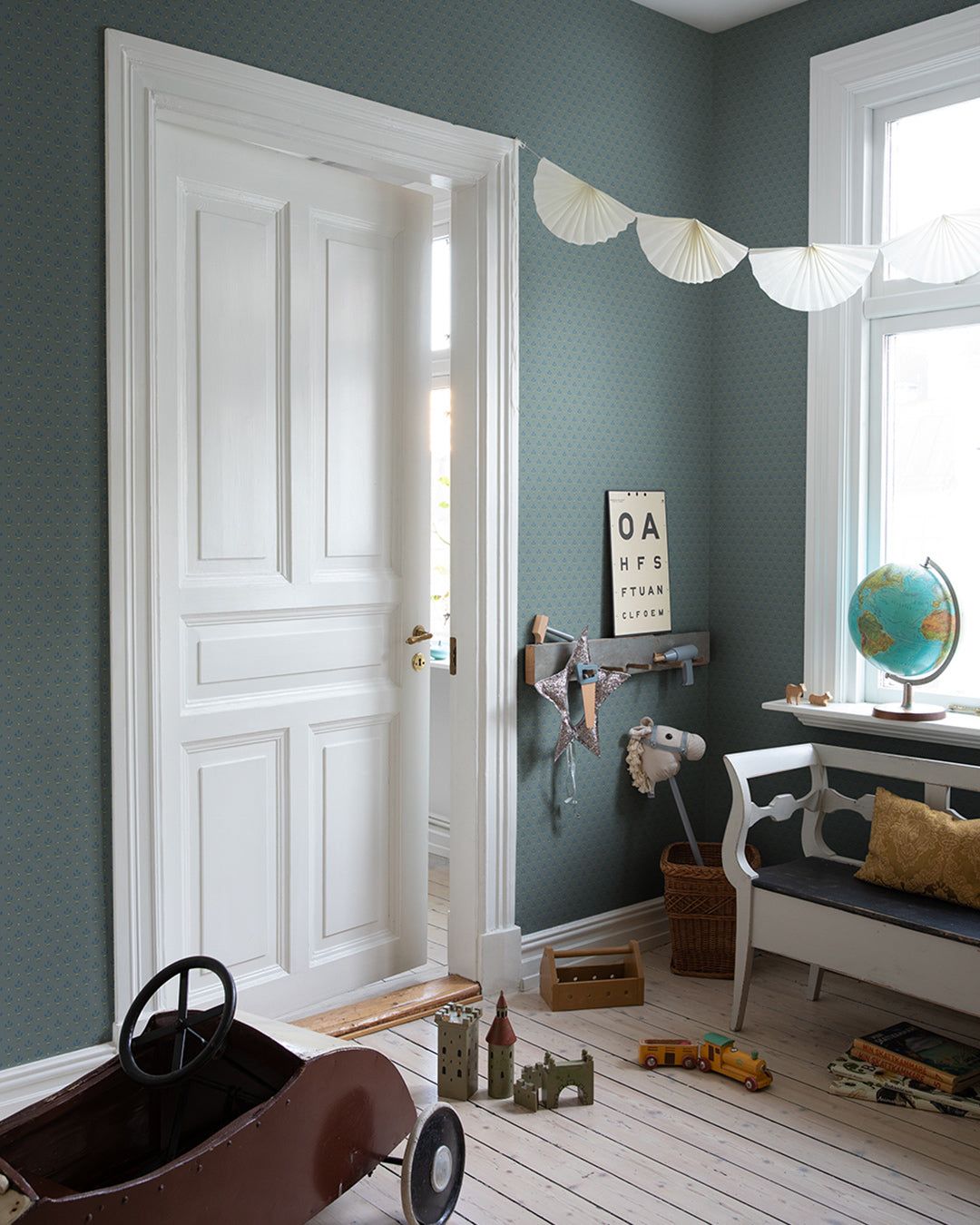 33029 - Lilja Wallpaper - Dark Blue - Midbec