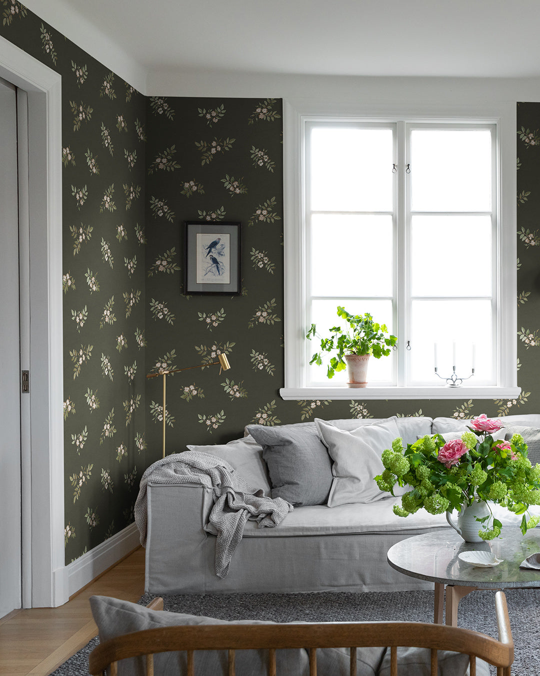 43115 - Nyponros Wallpaper - Black - Midbec