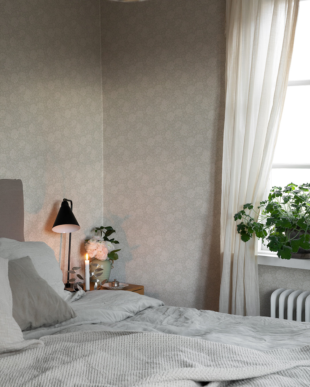 43133 - Rosengang Wallpaper - Beige - Midbec