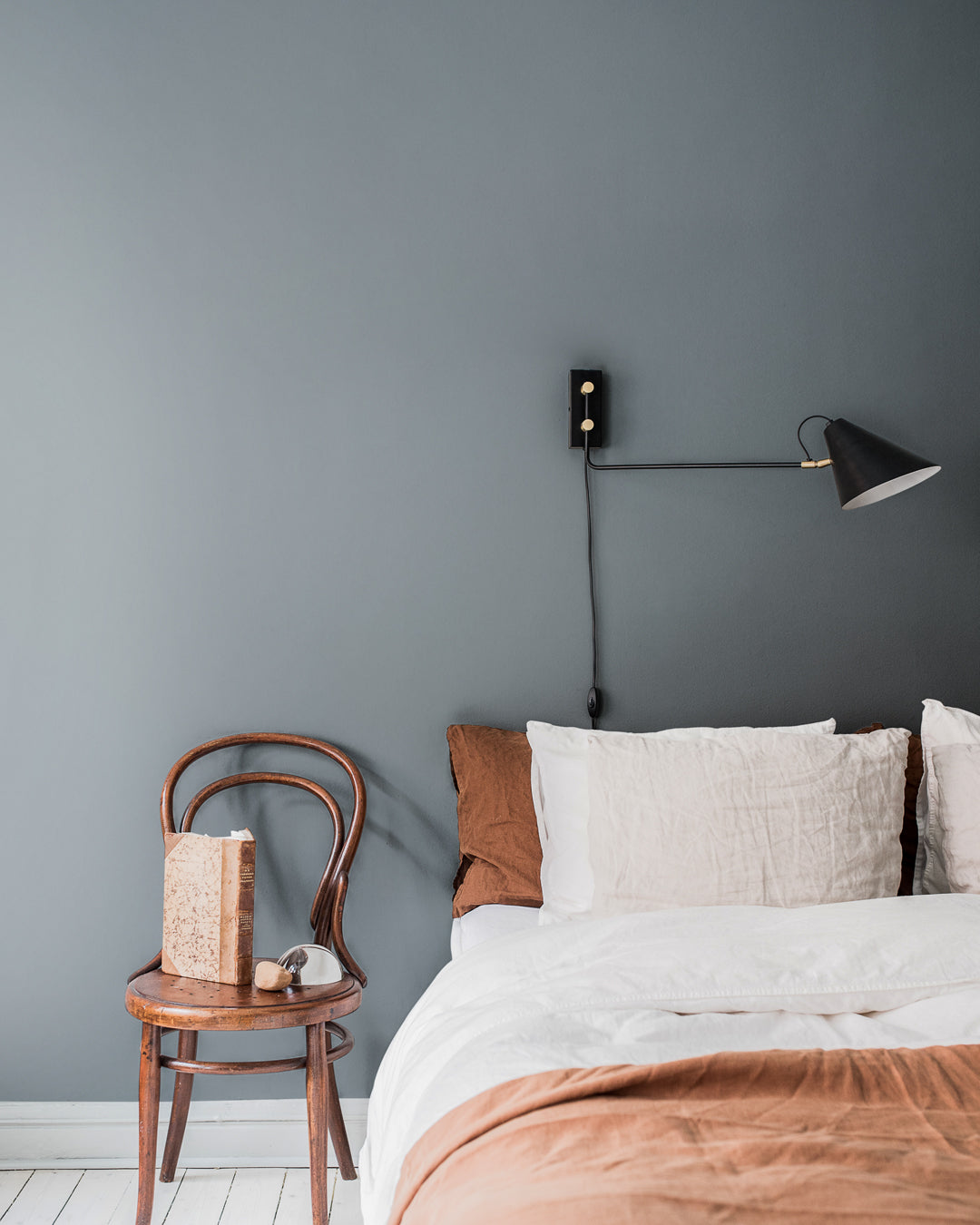 77033 - Tistel Wallpaper - Blue/Gray - Midbec