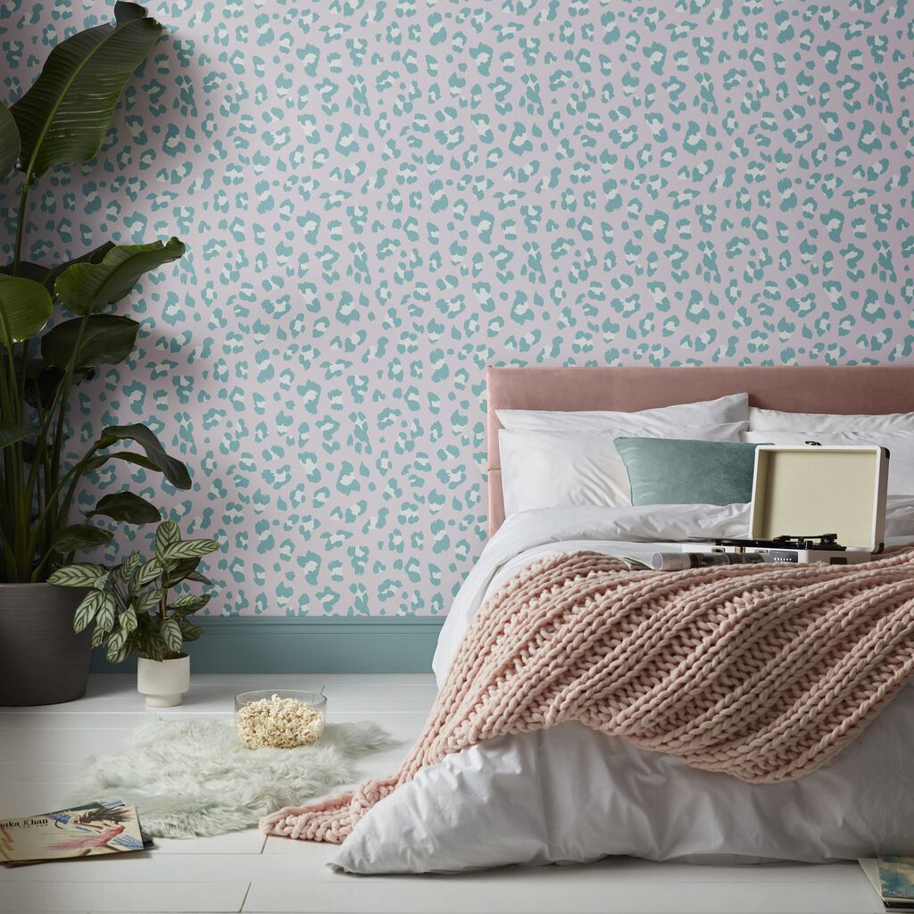 Big Cat Wallpaper - Bubblegum - Envy