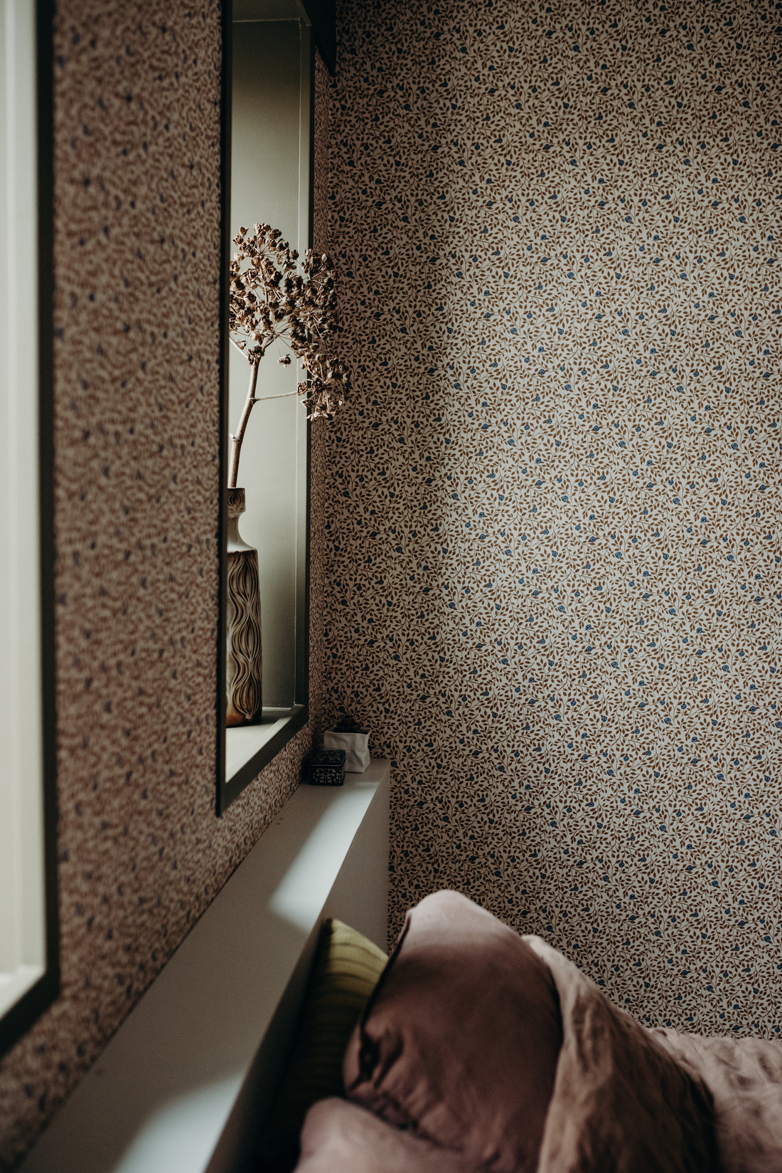 Climbing Rose Wallpaper - Bronze - Summer Gray