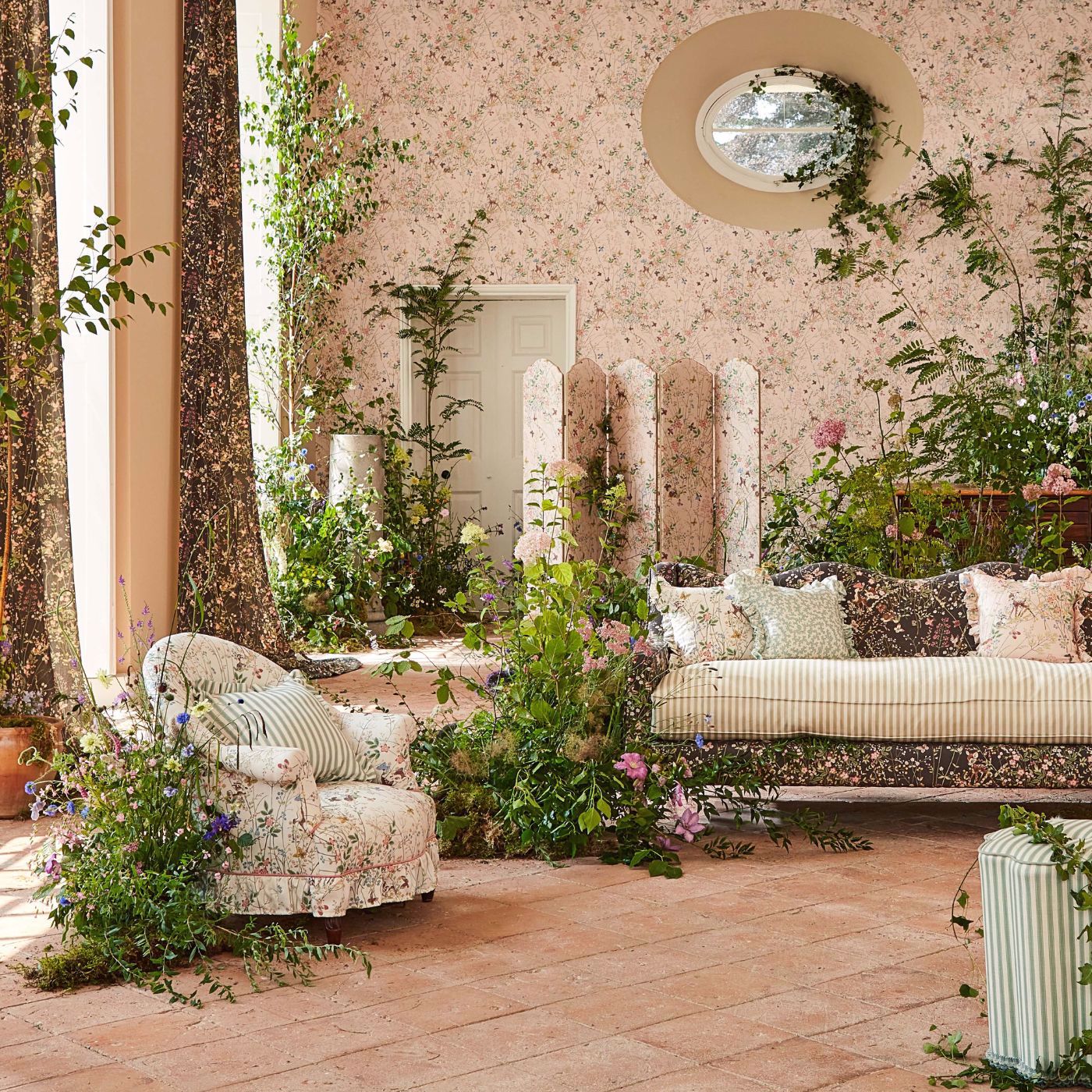 Bambi Wallpaper - Neapolitan - DDIW217279