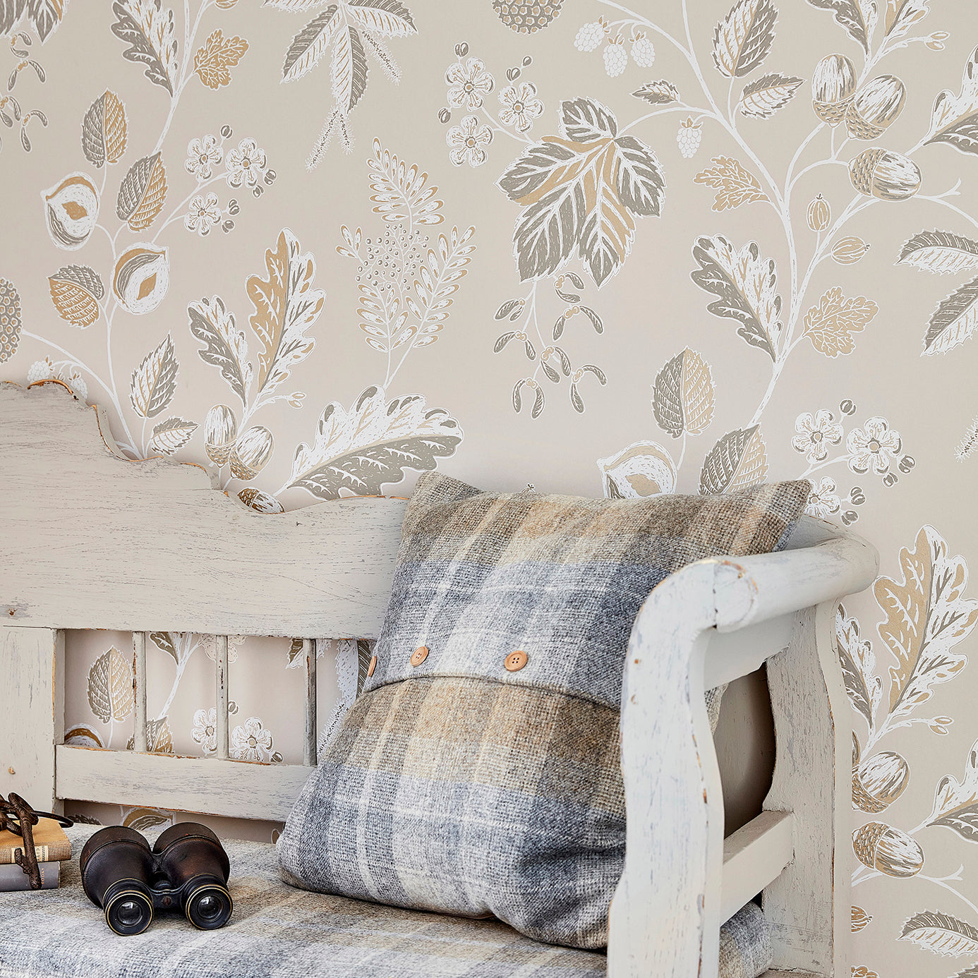 Warwick Wallpaper - Linen - DYSI216616