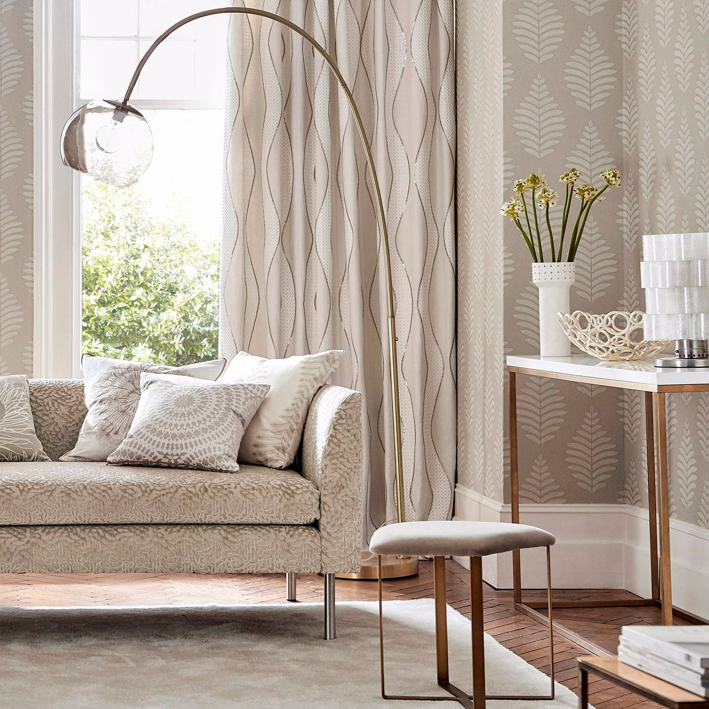 Lucielle Wallpaper - Linen/Silver - HPUT111898