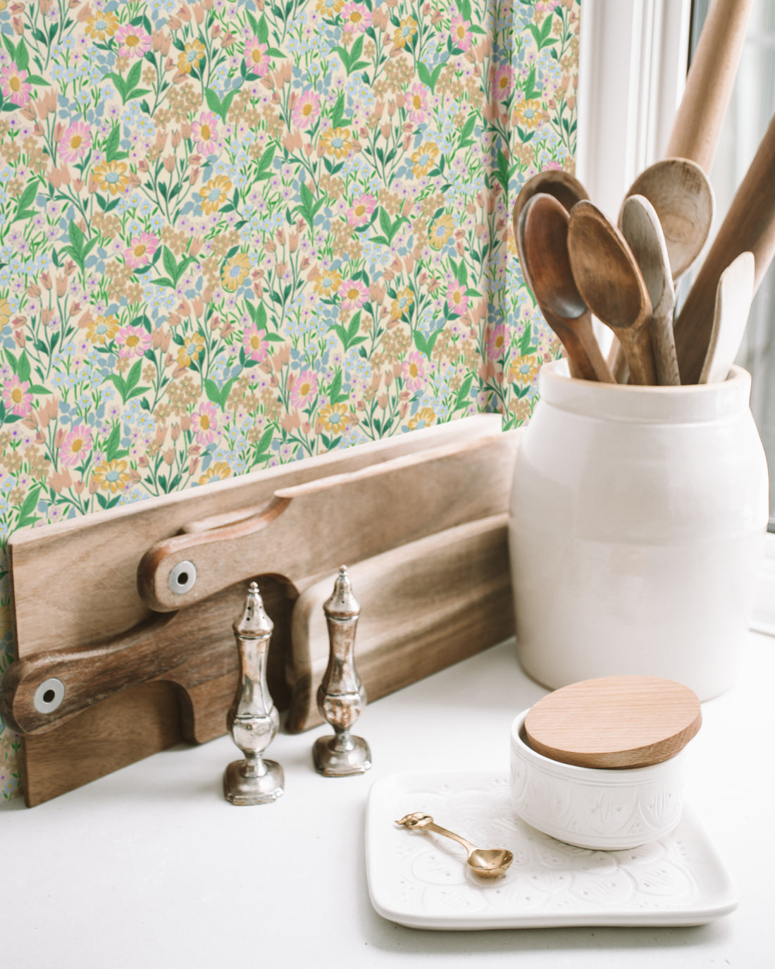 Lola, Petit Wallpaper - Fern - Summer Gray