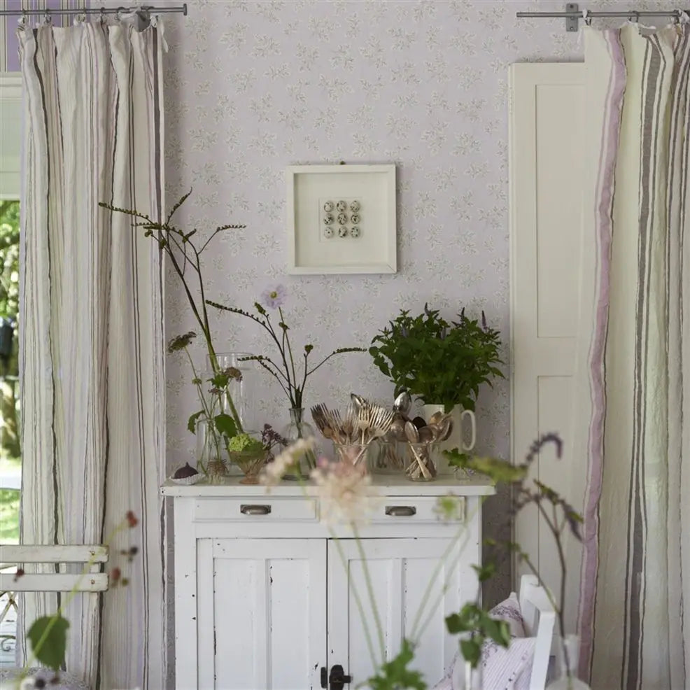 Meadow Leaf Wallpaper - Alabaster - P590/01 - Designers Guild