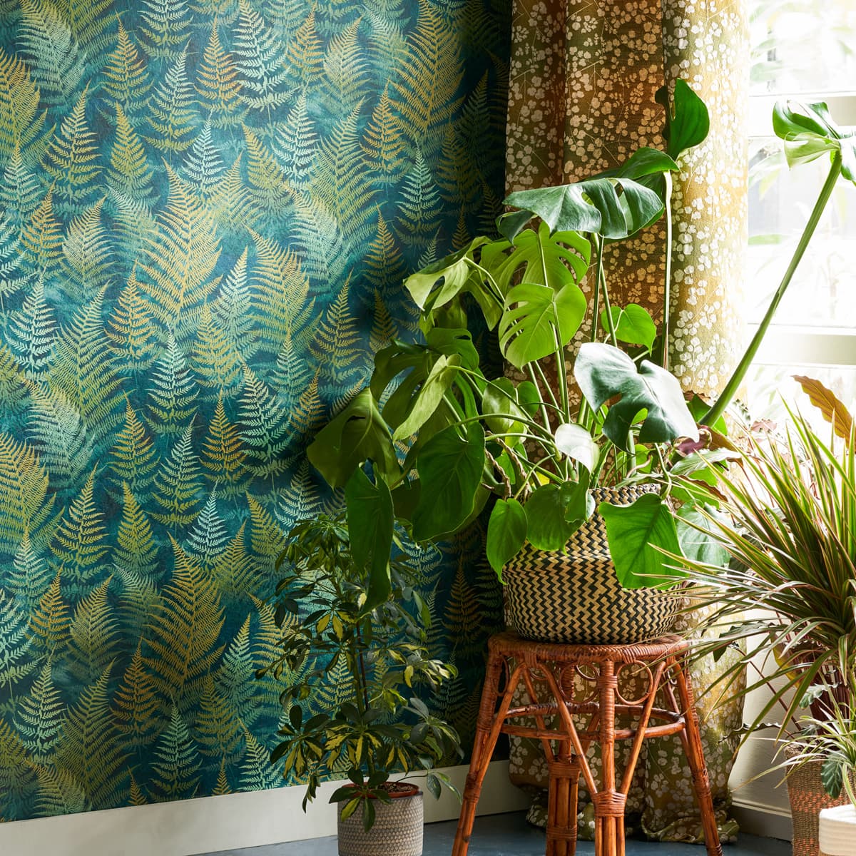 Woodland Fern Wallpaper - Emerald - Clarissa Hulse