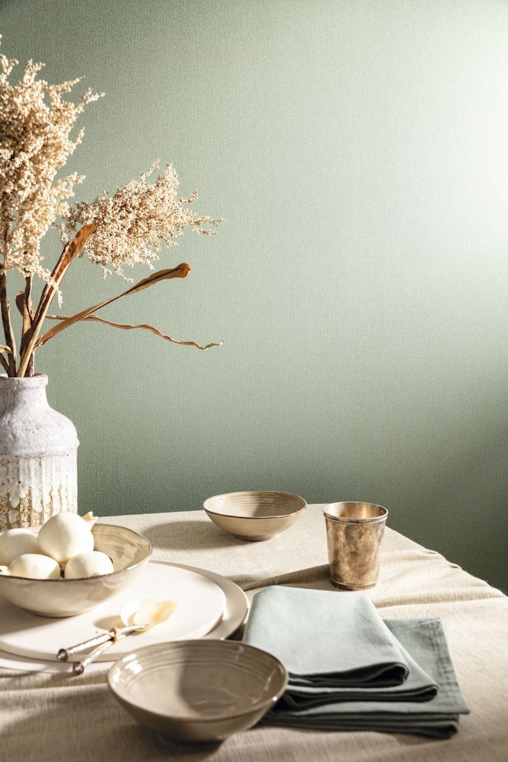 Chevron Uni Metallise Irise Wallpaper - Vert Amande - Caselio - 102237022