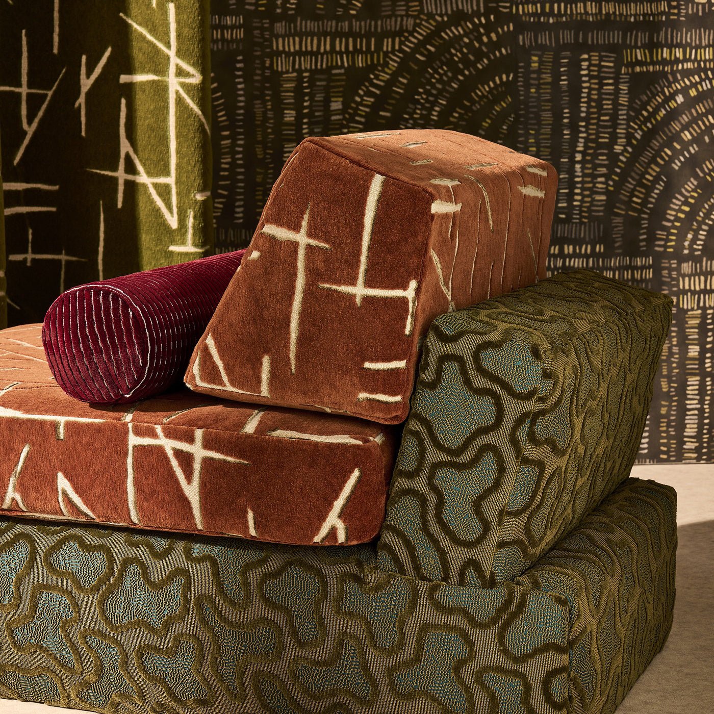 Frescoes Wallpaper - Charcoal / Chalk / Limestone - Harlequin - HDMW113291