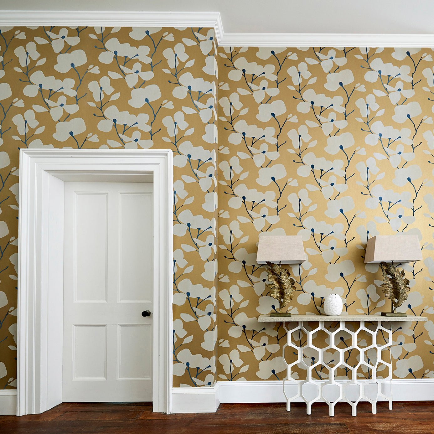 Kienze Shimmer Wallpaper - Antique Gold/Ink - Harlequin - HMWF111972