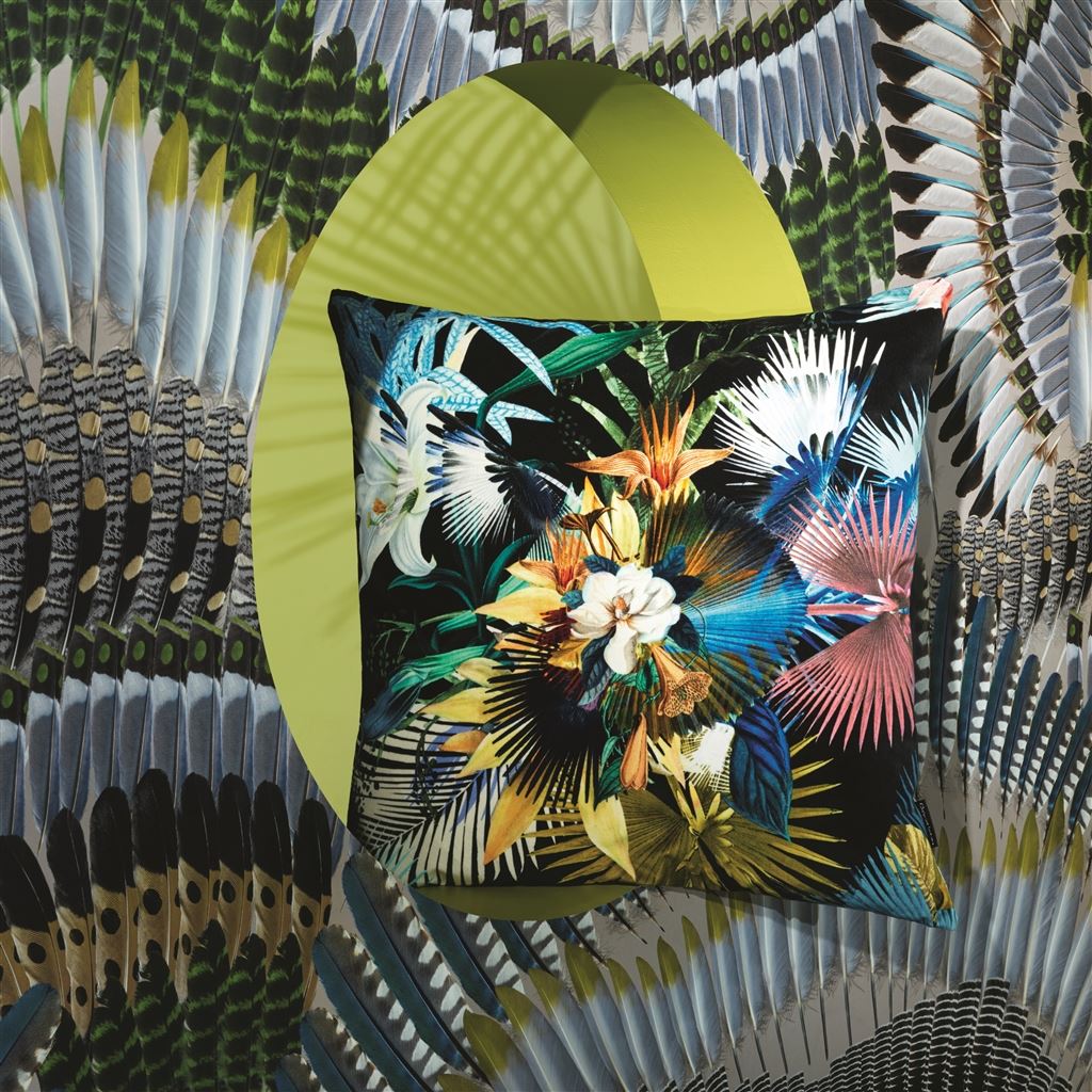 Oiseau De Bengale Marais Room Cushion 2 - Multicolor