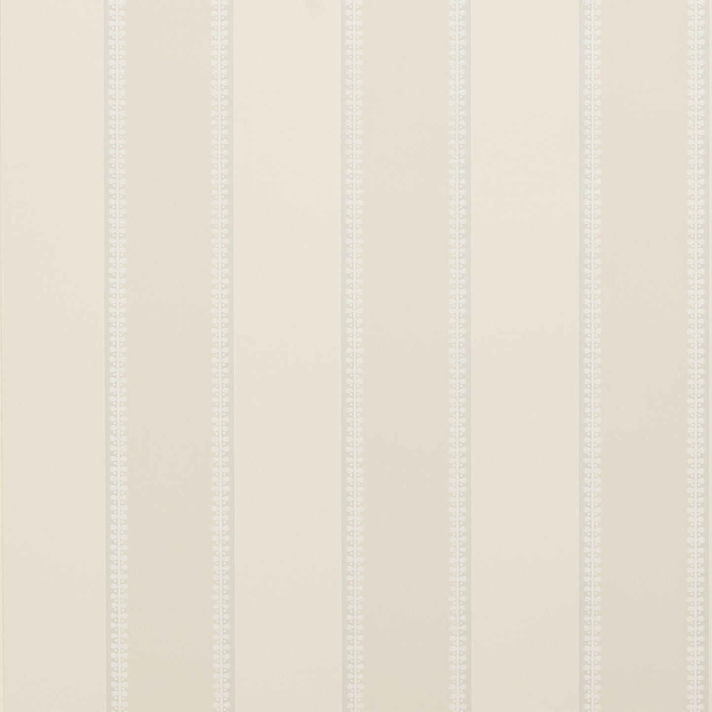 Hume Stripe Wallpaper - Silver - 07189-04