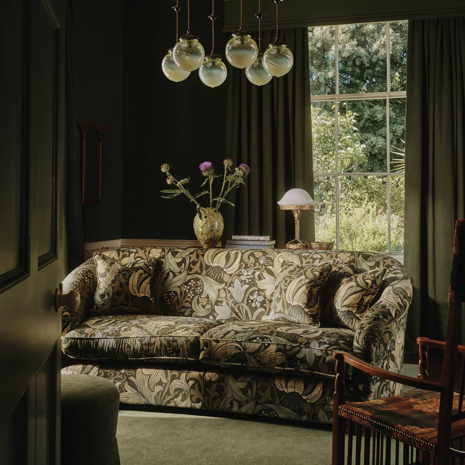 1-FA-GLM-VE-VER-XXX-XXX - Golden Lily Magna Velvet Fabric - Verde - House of Hackney