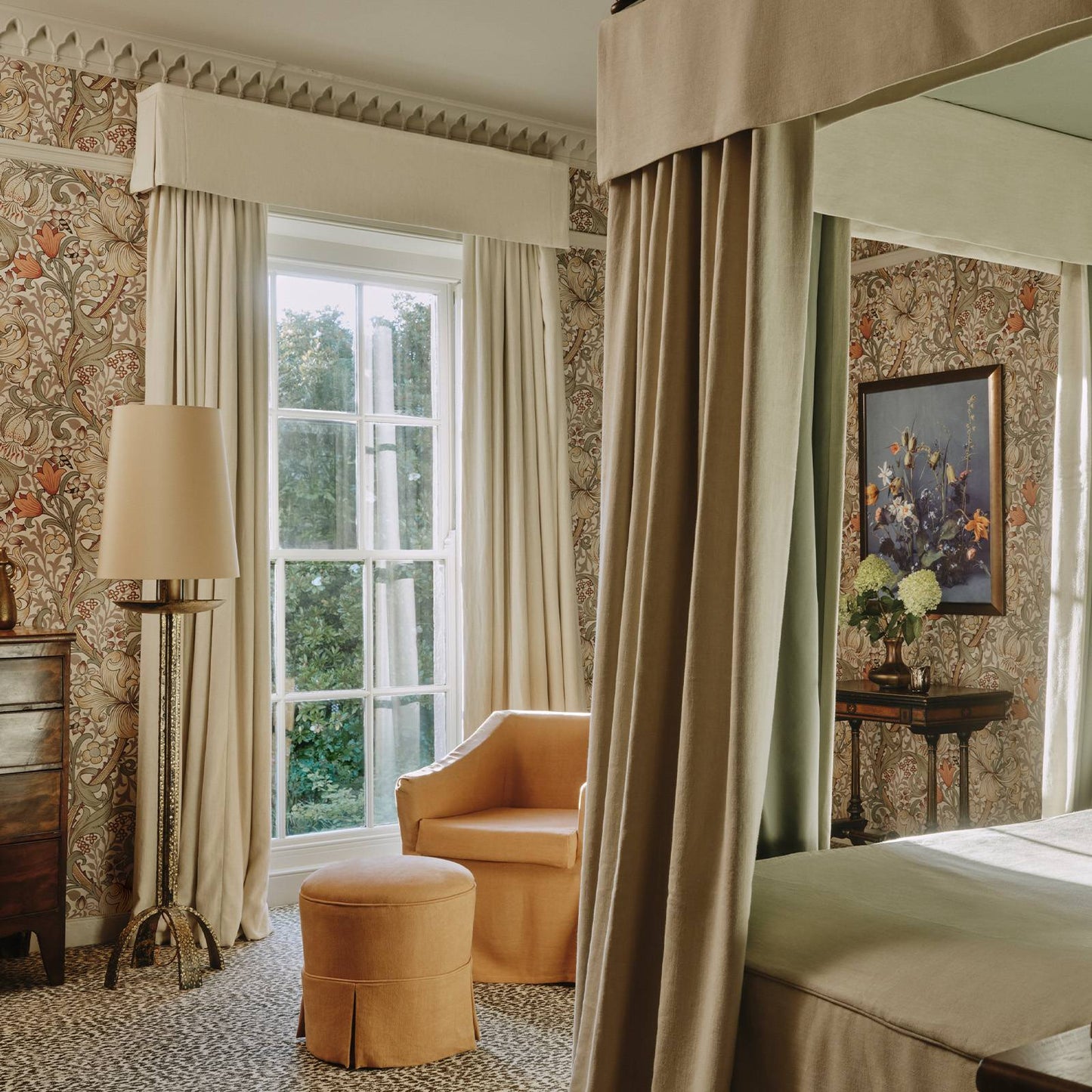 1-WA-GOL-DI-CIR-XXX - Golden Lily Wallpaper - Cirrus - House of Hackney