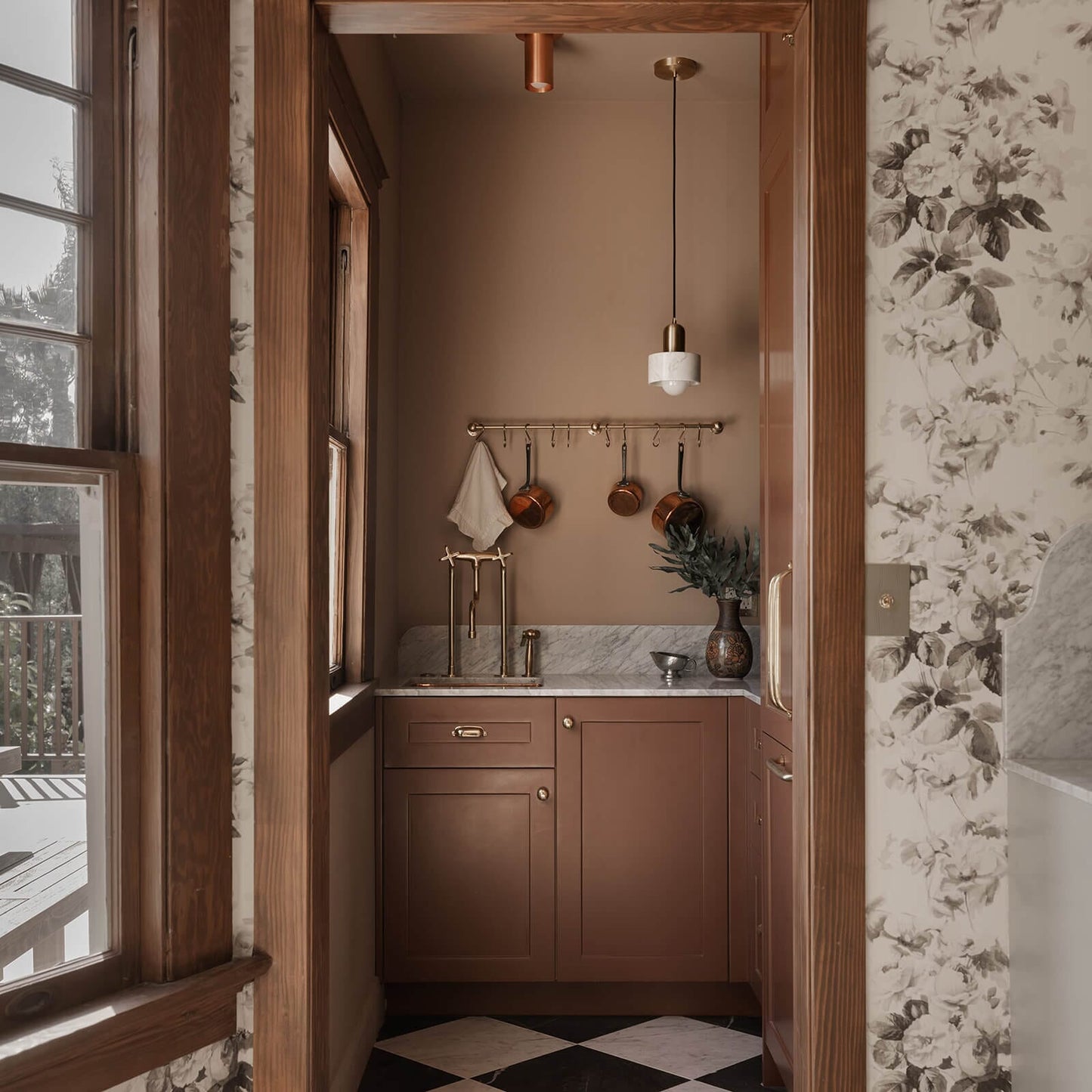 London Rose Wallpaper