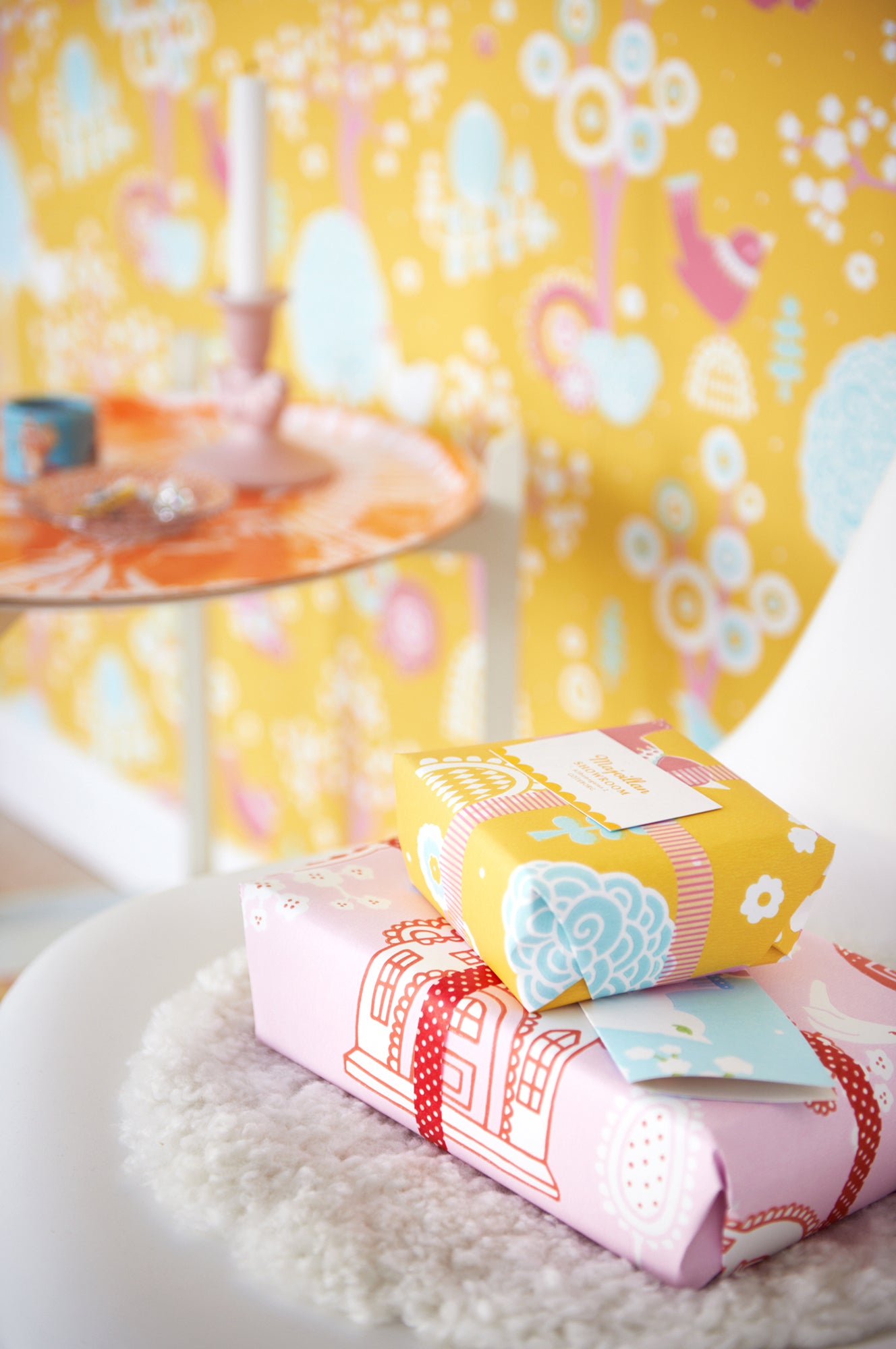 Cherry Valley Yellow Wallpaper - Majvillan