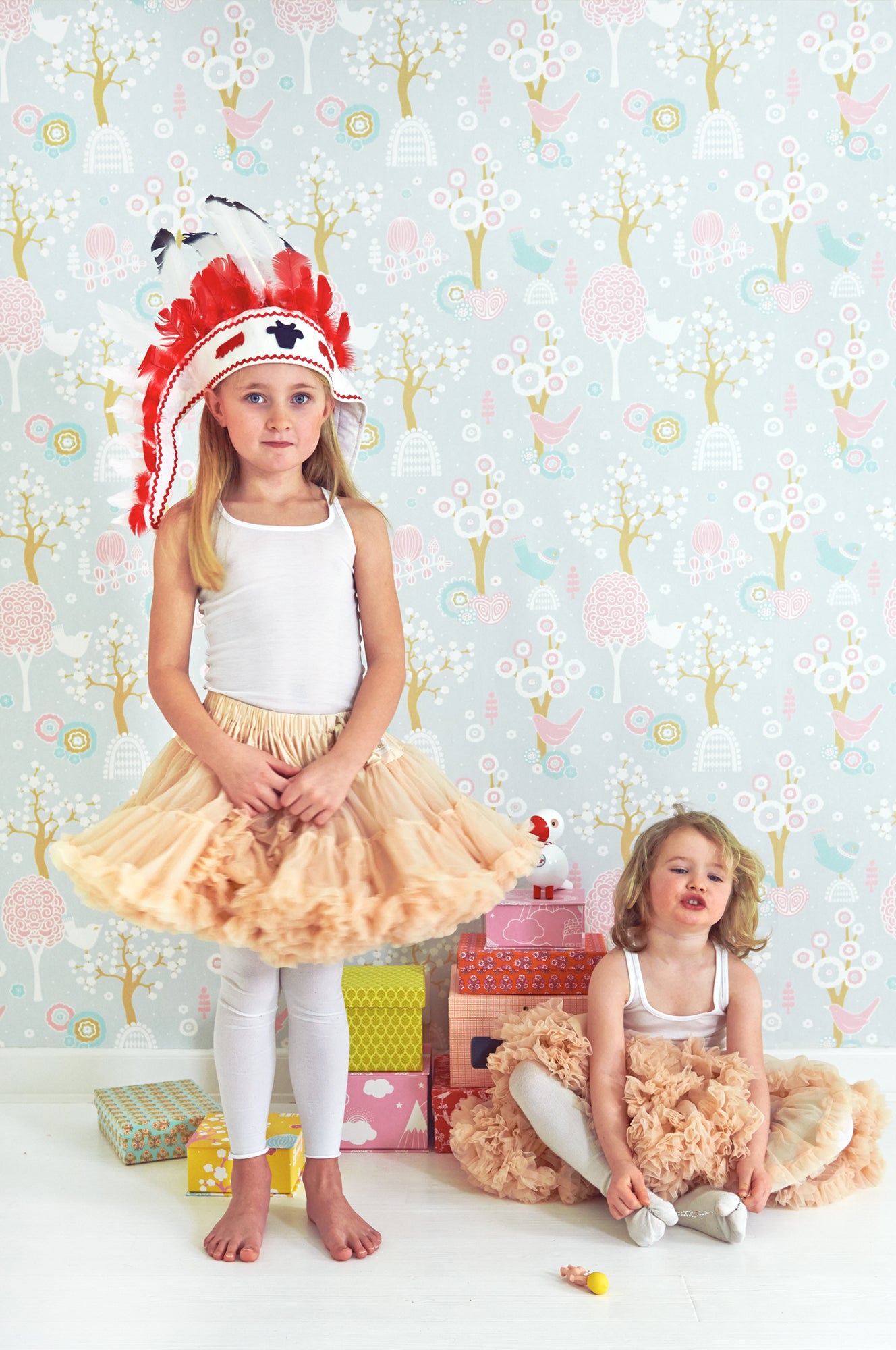 Cherry Valley Grey Wallpaper - Majvillan