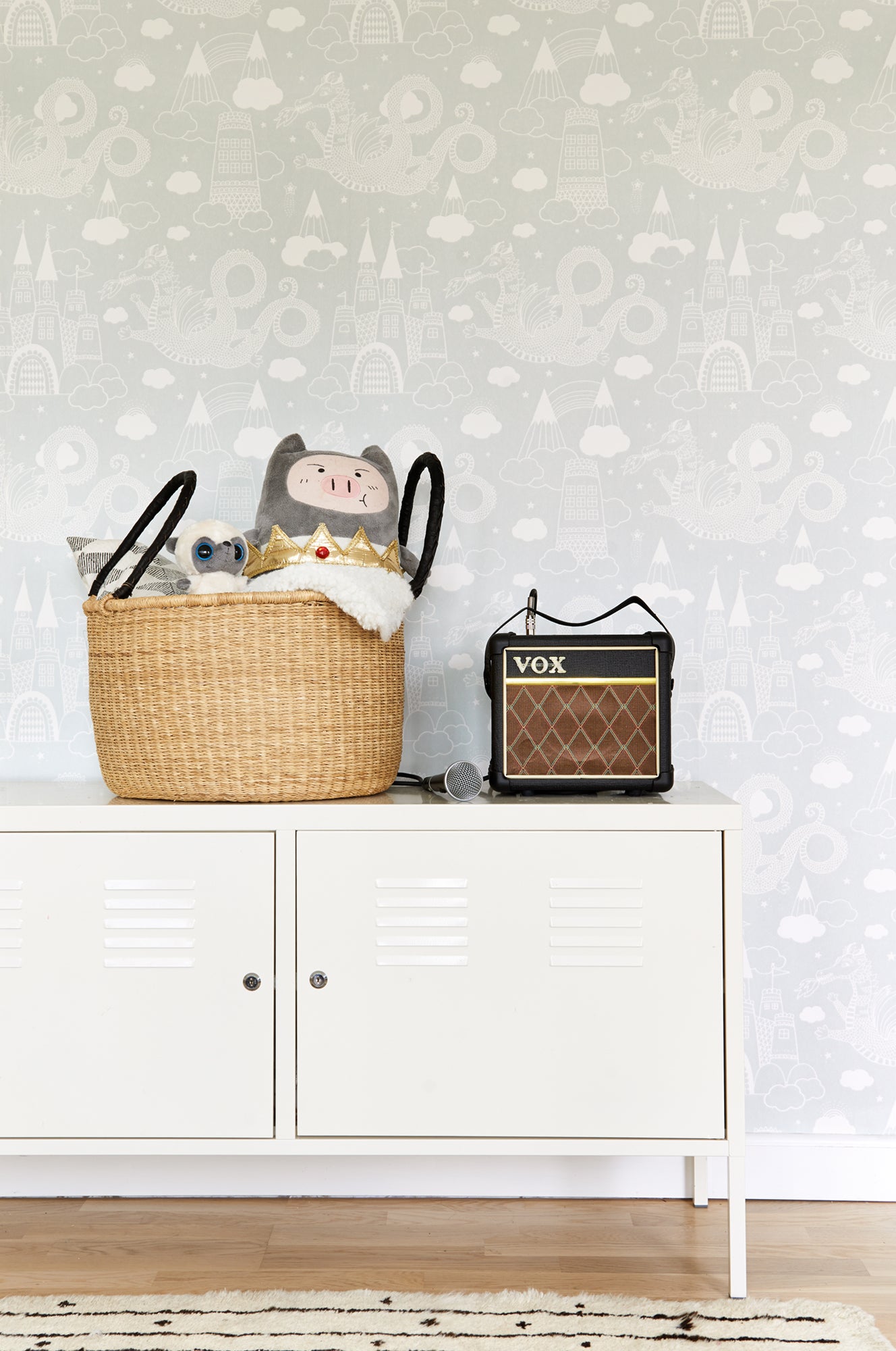 Dragon Sky Grey Wallpaper - Majvillan