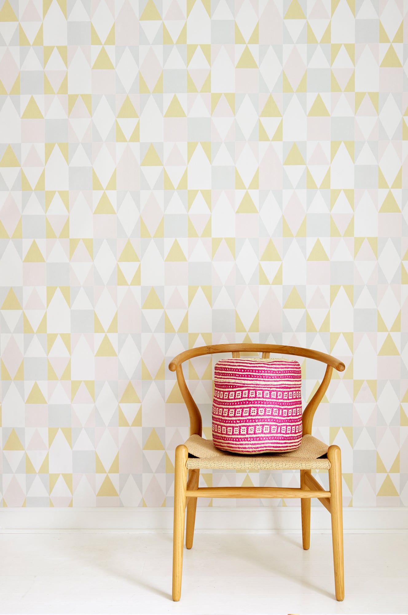 Alice Pink/yellow Wallpaper - Majvillan