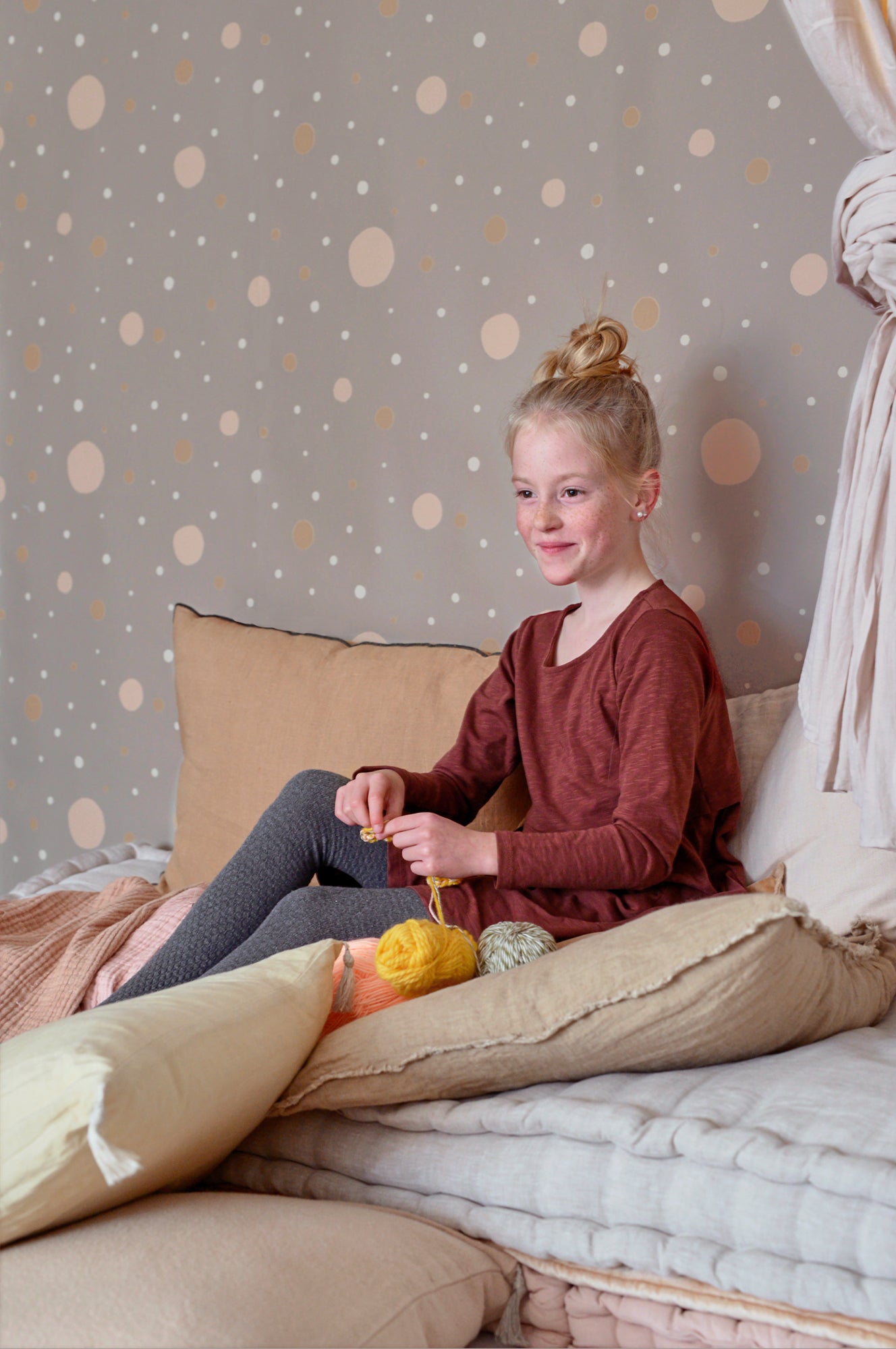 Confetti Mysterious Grey Wallpaper - Majvillan