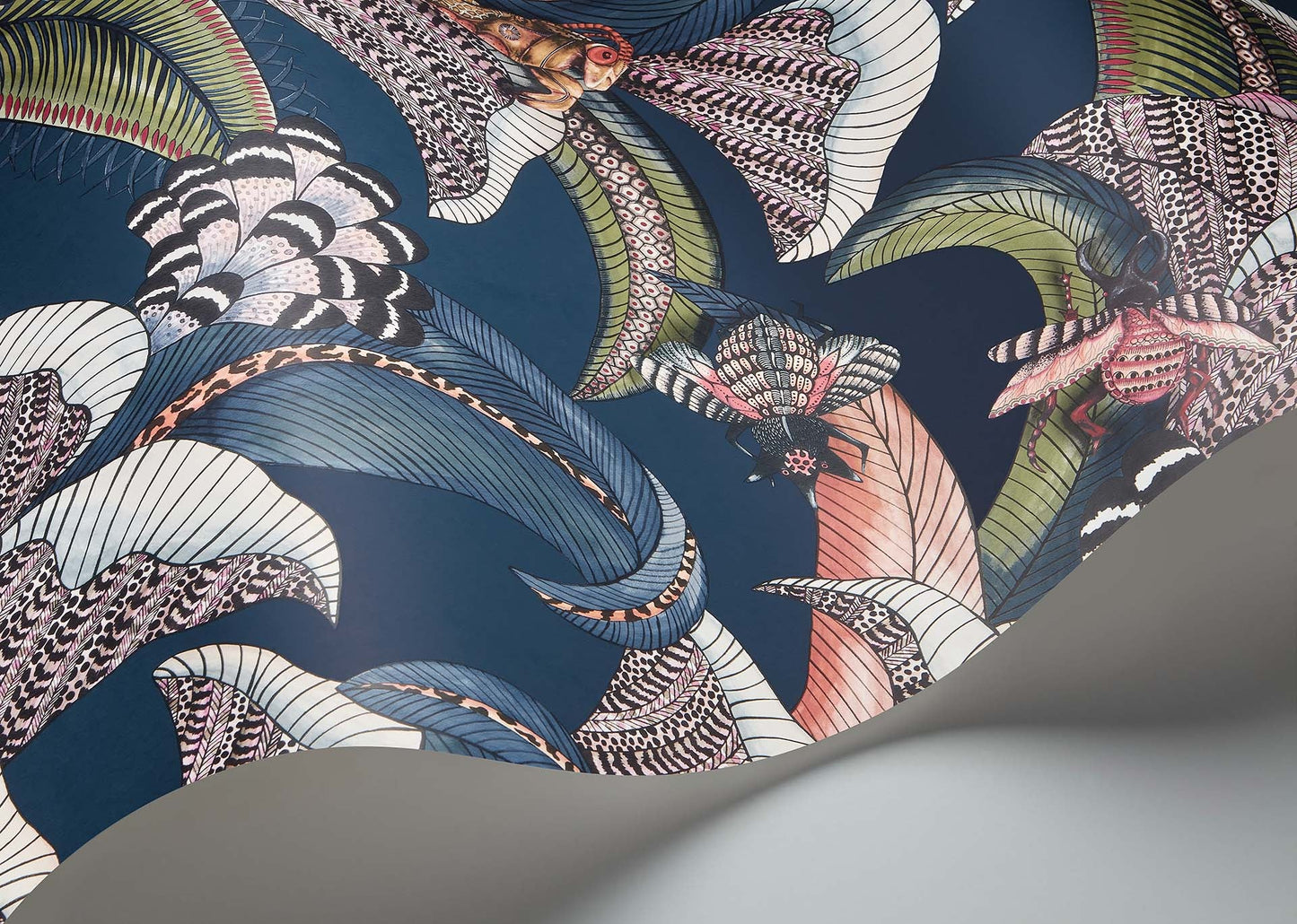 Hoopoe Leaves Wallpaper - Denim, Forest Green & Magenta on Midnight - 119/1006