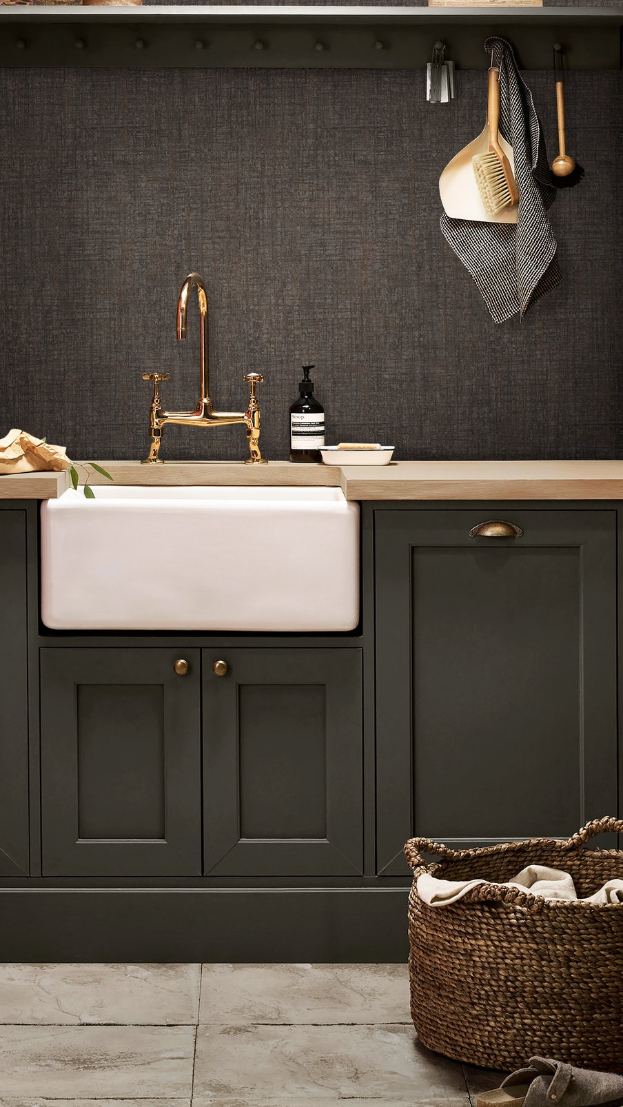 124141 - Armando Wallpaper - Chocolate - Graham & Brown