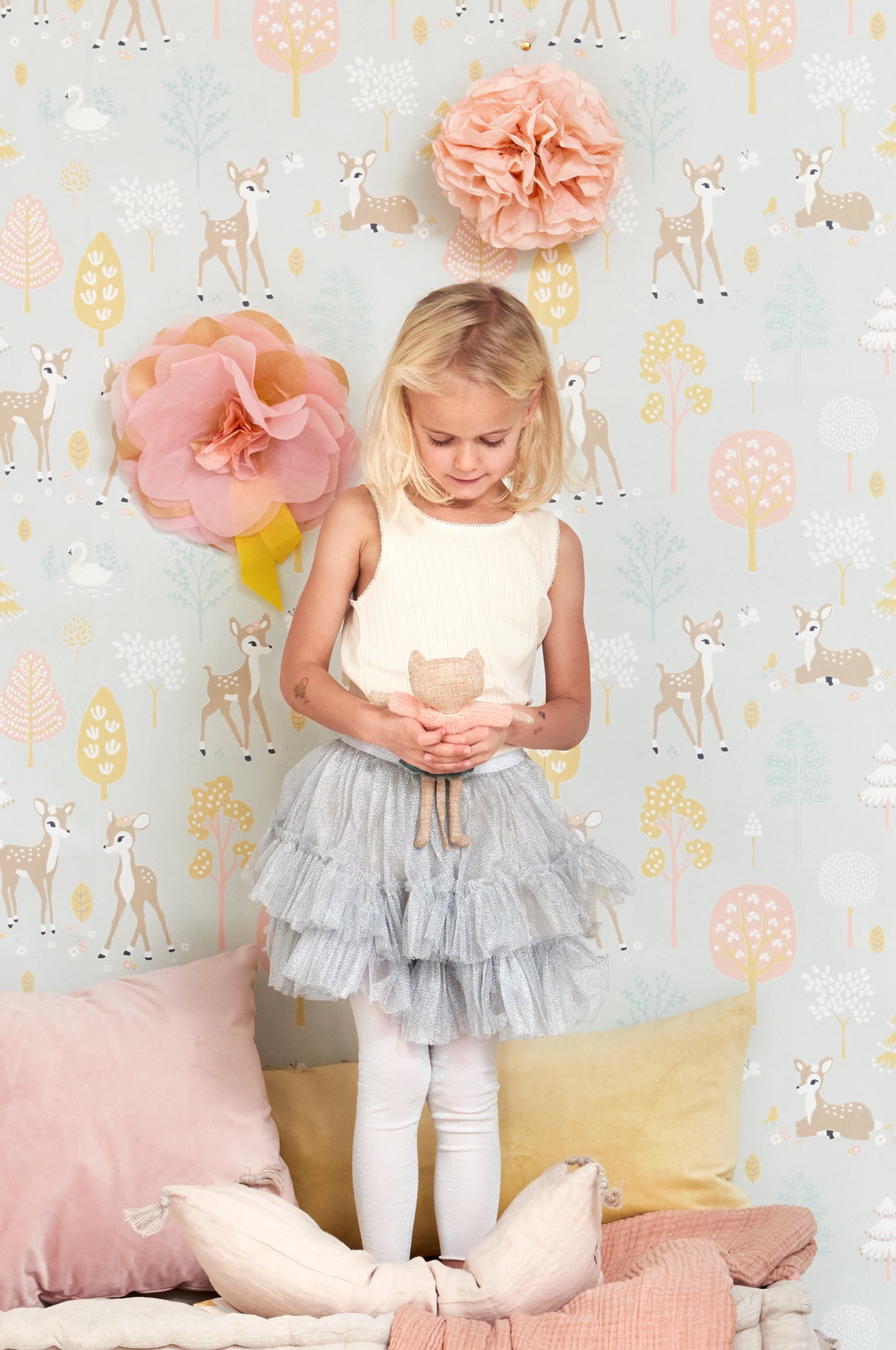 Golden Woods Soft Grey Wallpaper - Majvillan