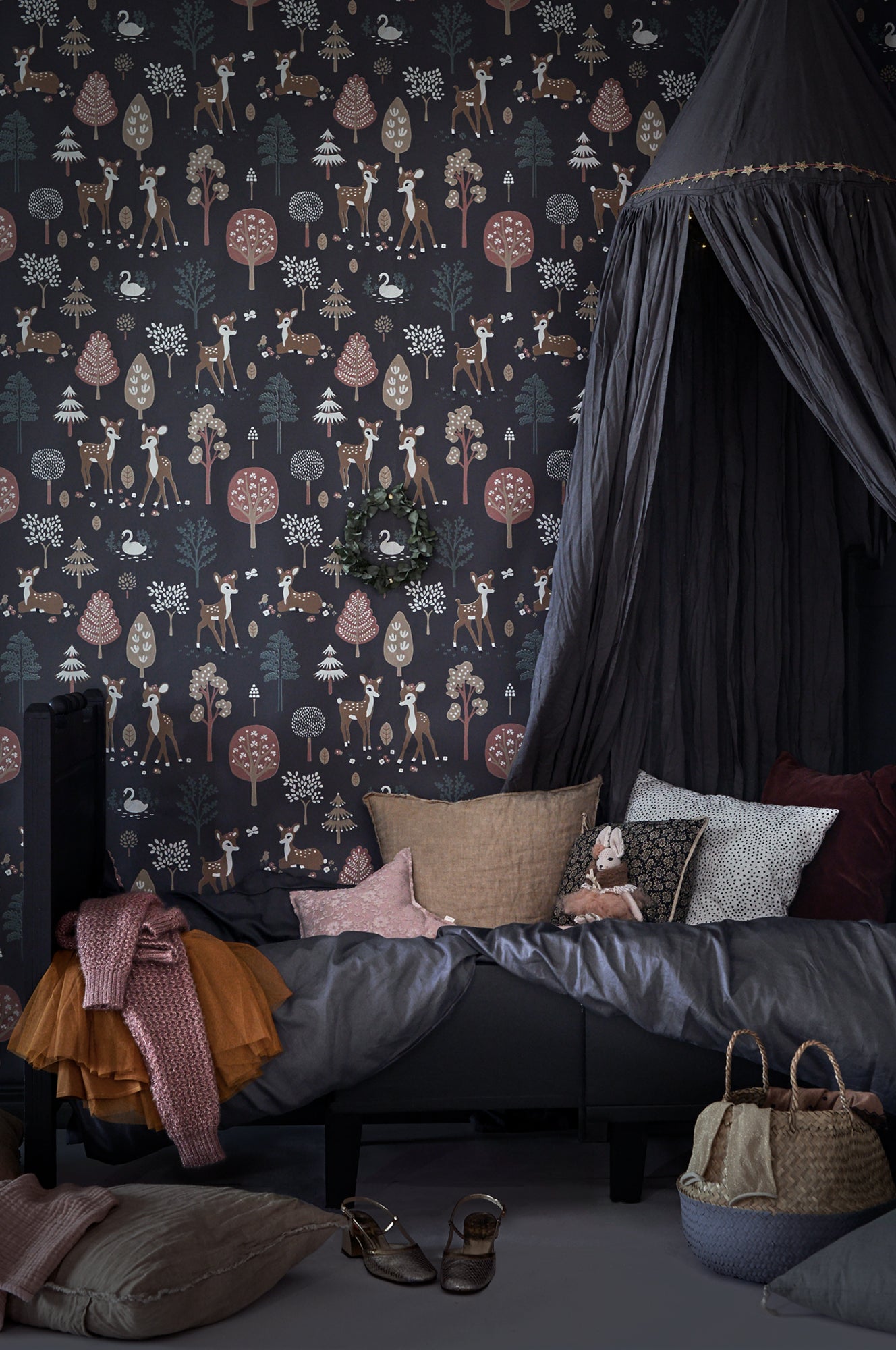 Golden Woods  Deep Grey Wallpaper - Majvillan