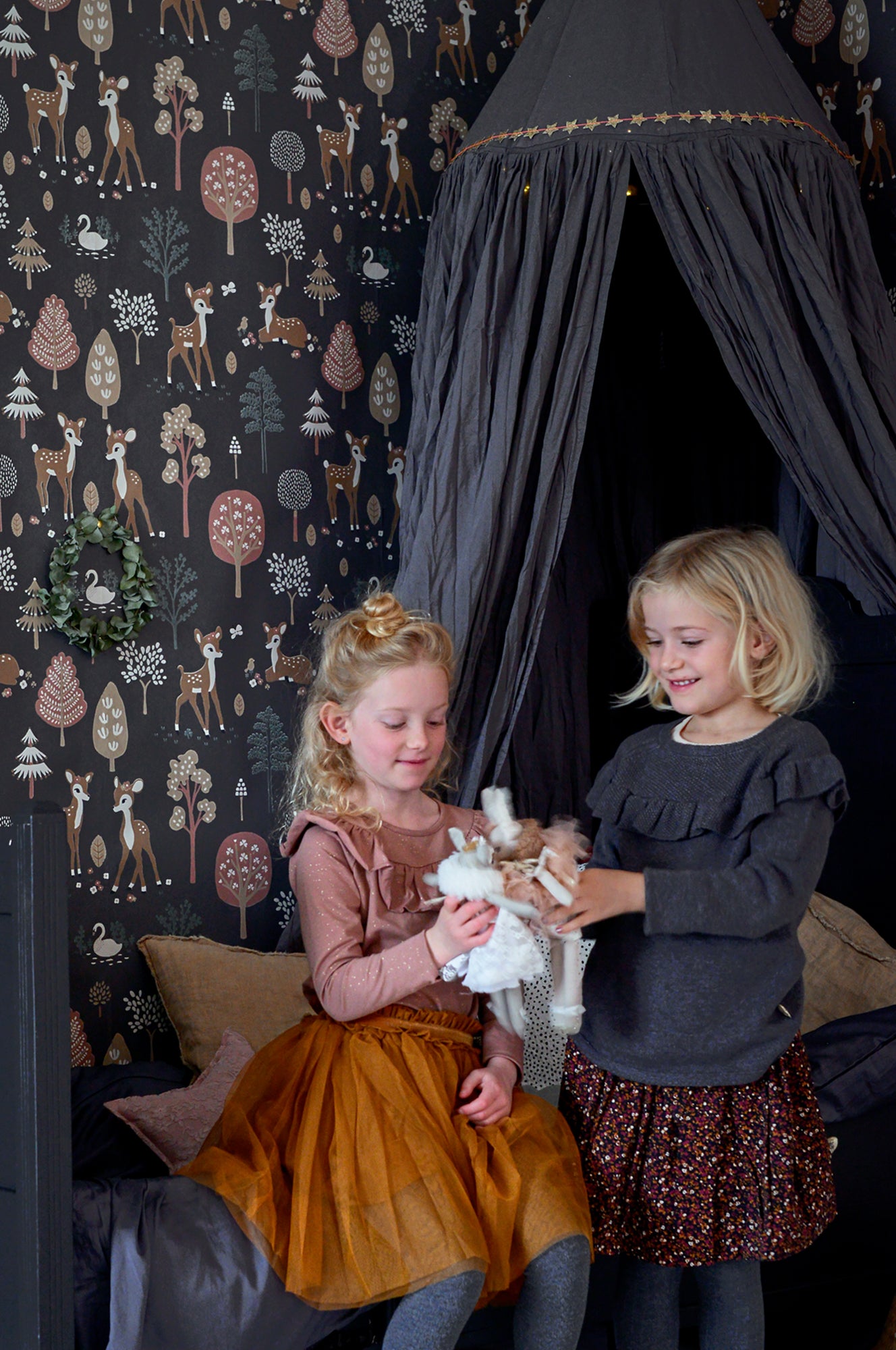 Golden Woods  Deep Grey Wallpaper - Majvillan