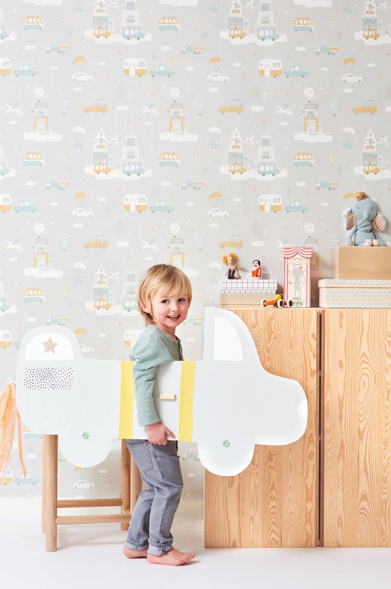 Above The Clouds Soft Grey Wallpaper - Majvillan