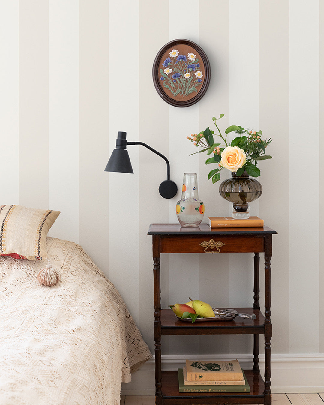 13119 - Fredrik Wallpaper - White & Beige - Midbec