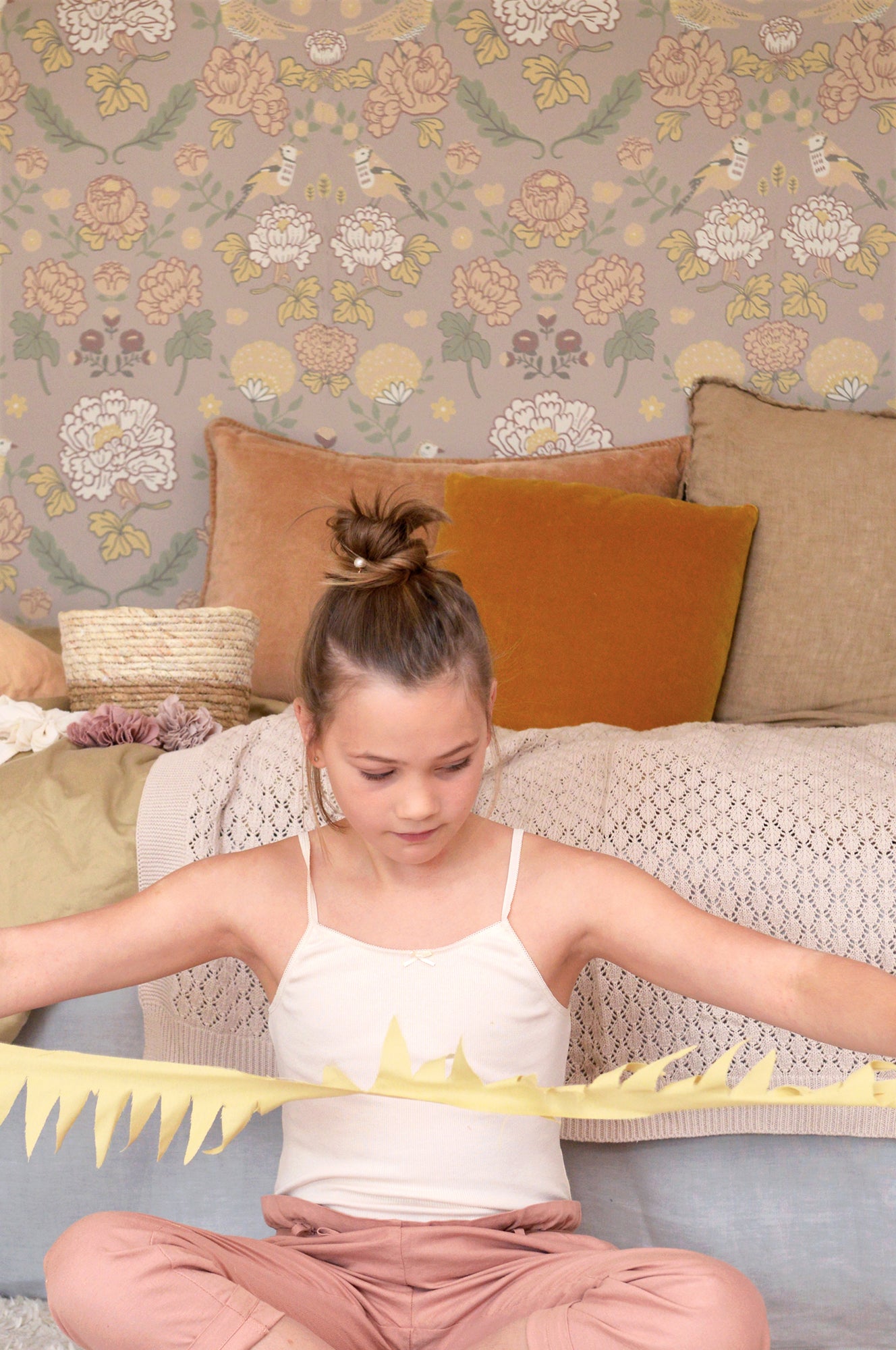 June Sandy Lilac Wallpaper - Majvillan