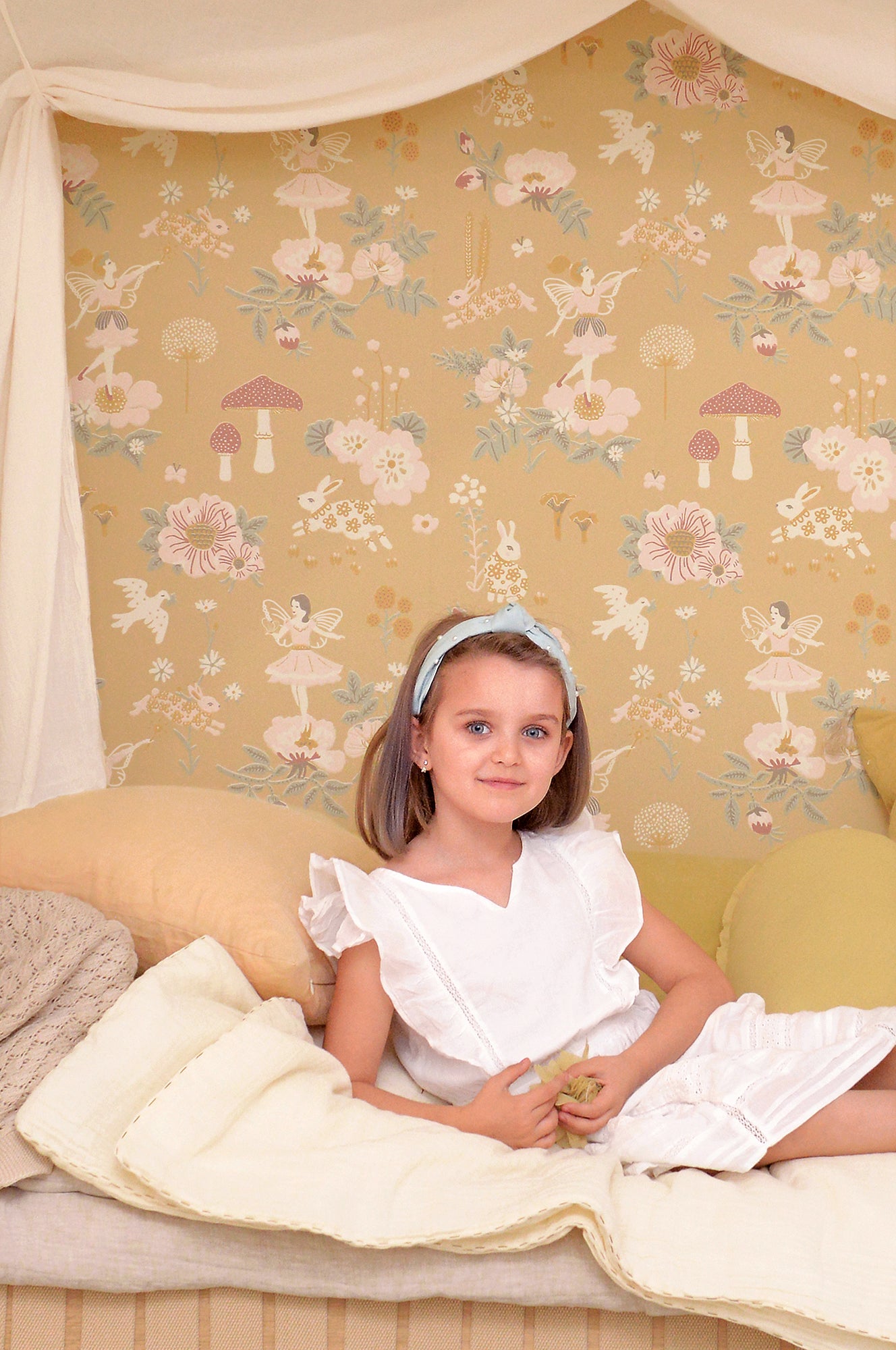 Old Garden Mellow Yellow Wallpaper - Majvillan