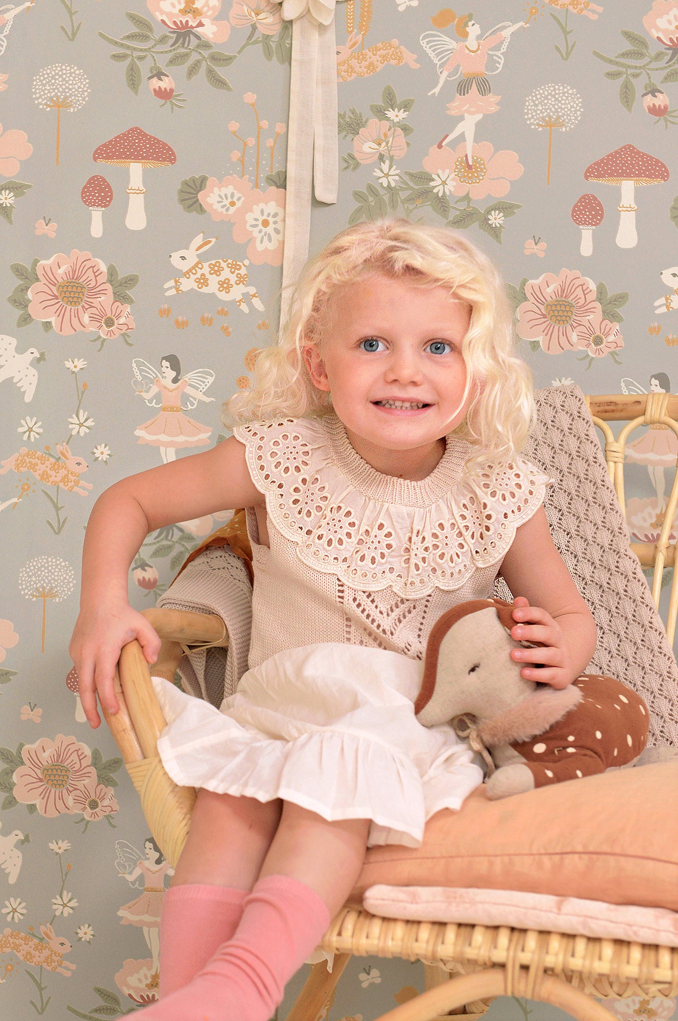 Old Garden Gentle Blue Wallpaper - Majvillan