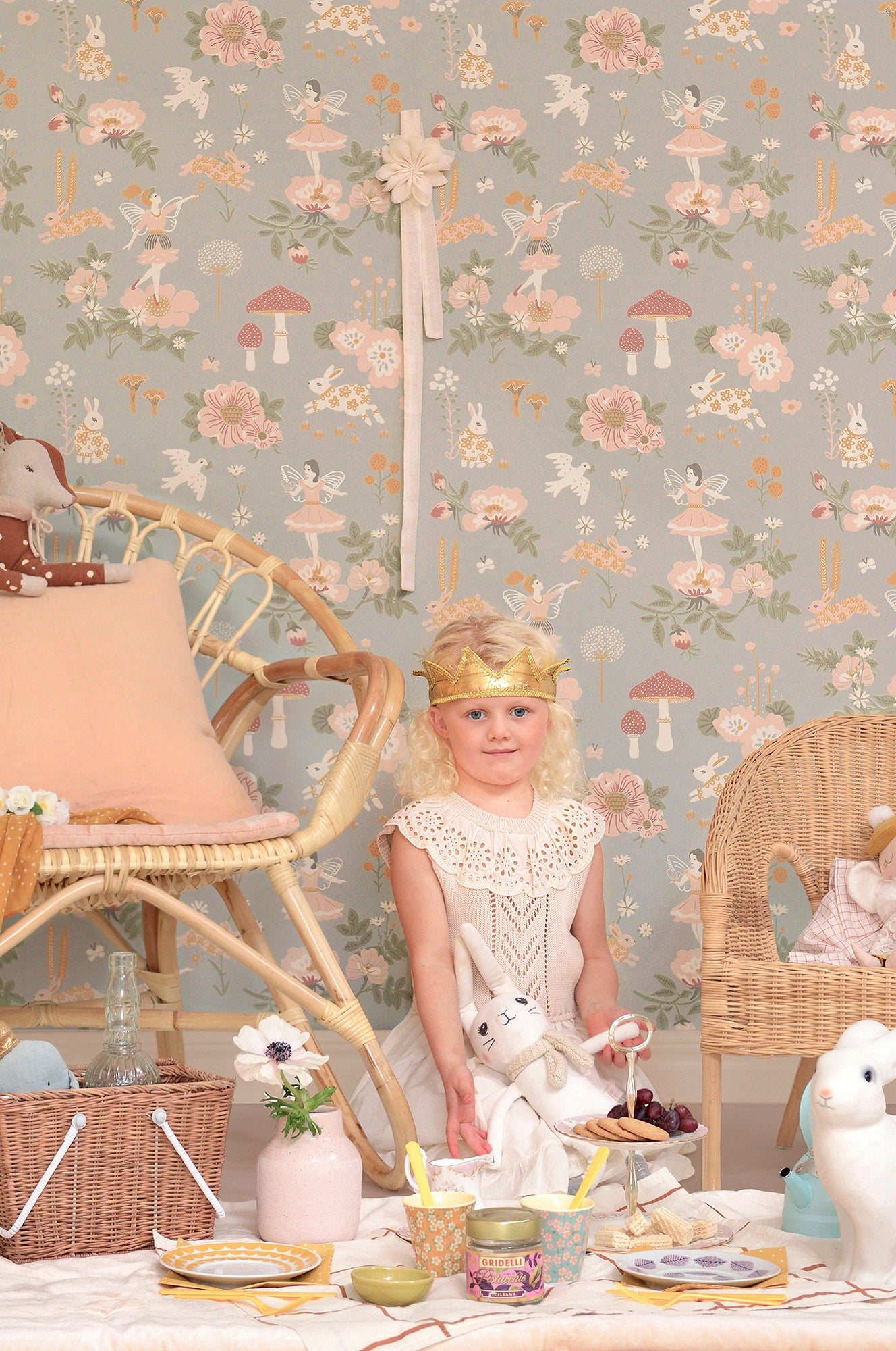 Old Garden Gentle Blue Wallpaper - Majvillan