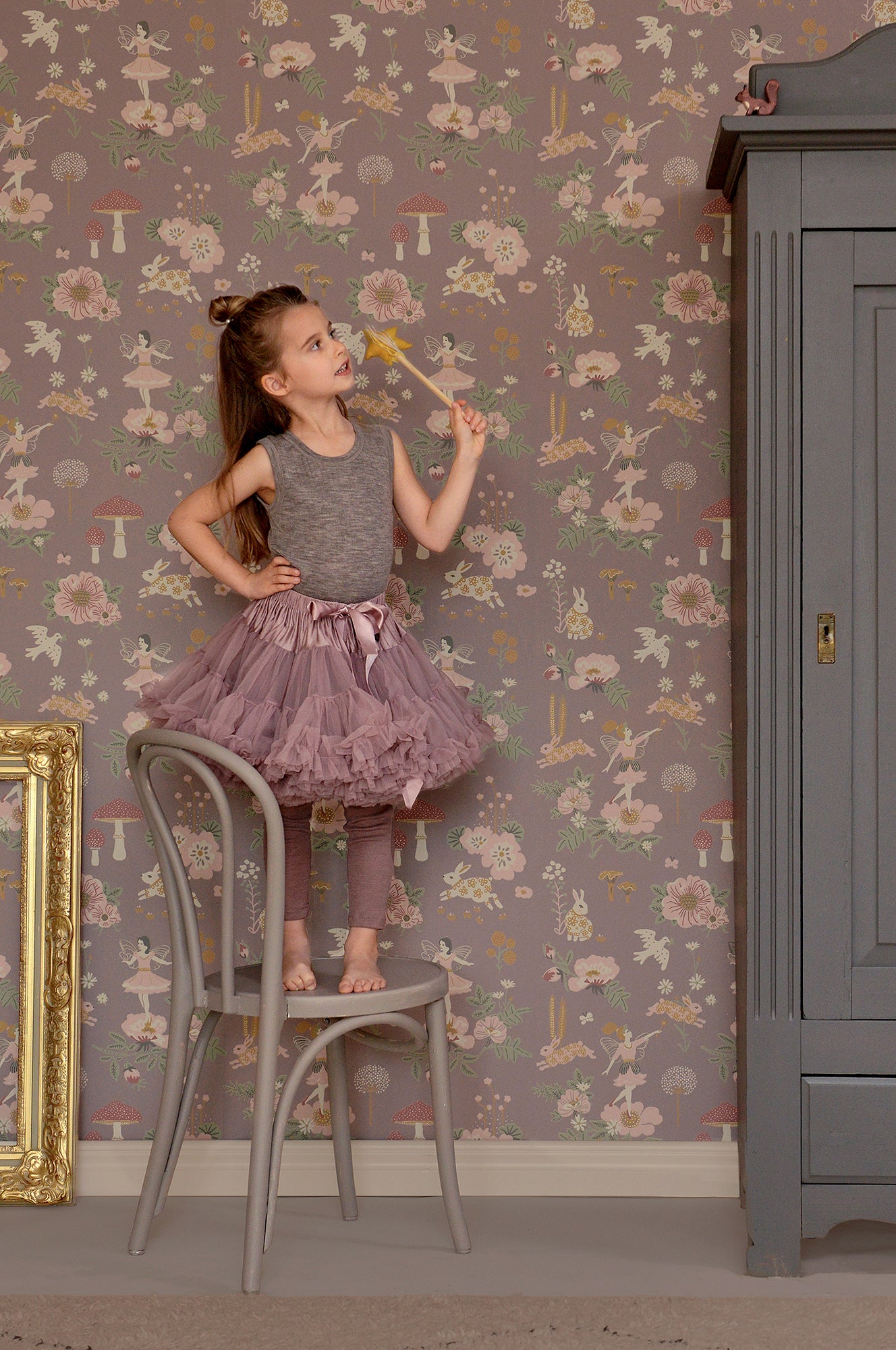 Old Garden Plum Wallpaper - Majvillan