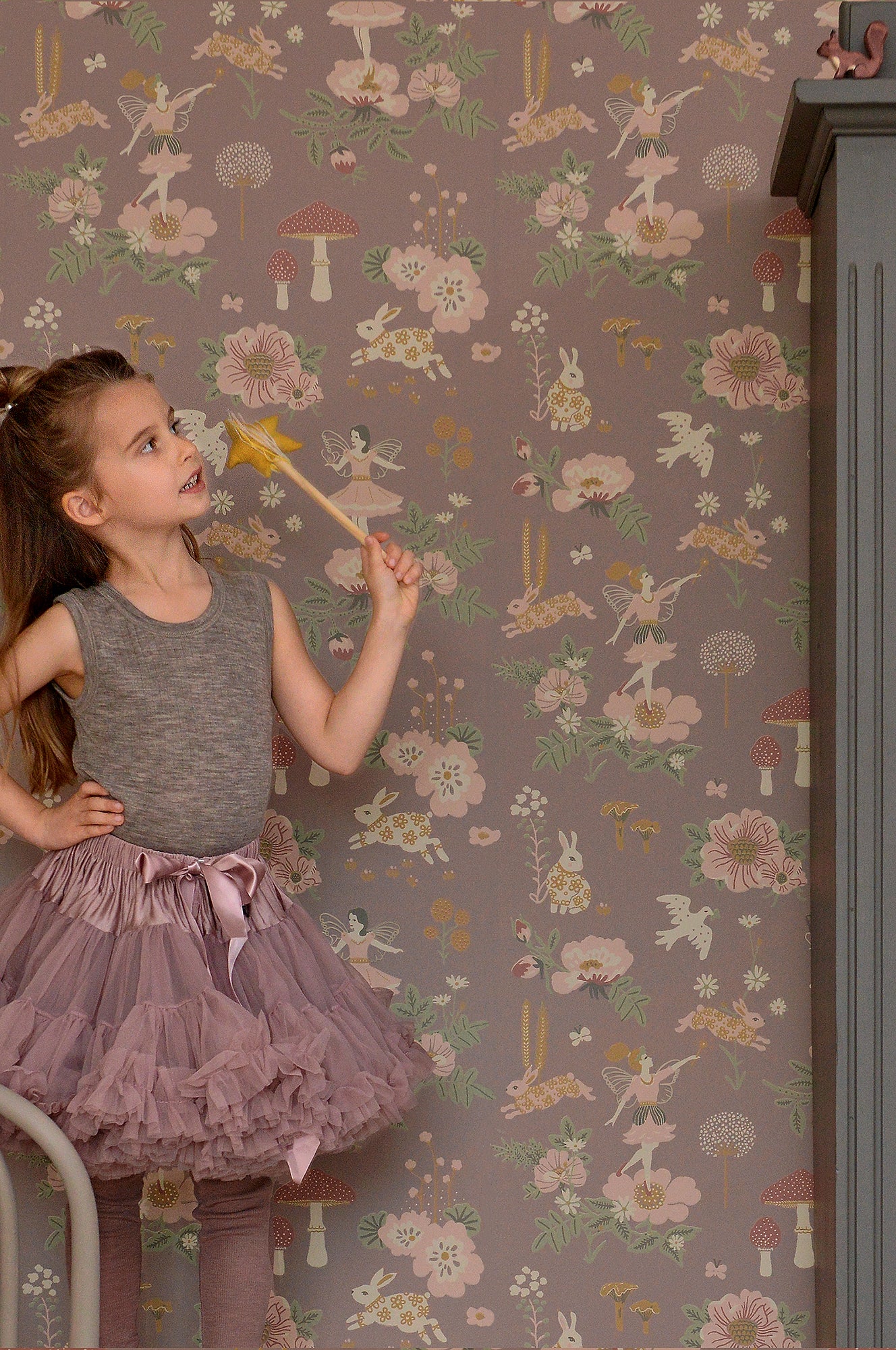 Old Garden Plum Wallpaper - Majvillan