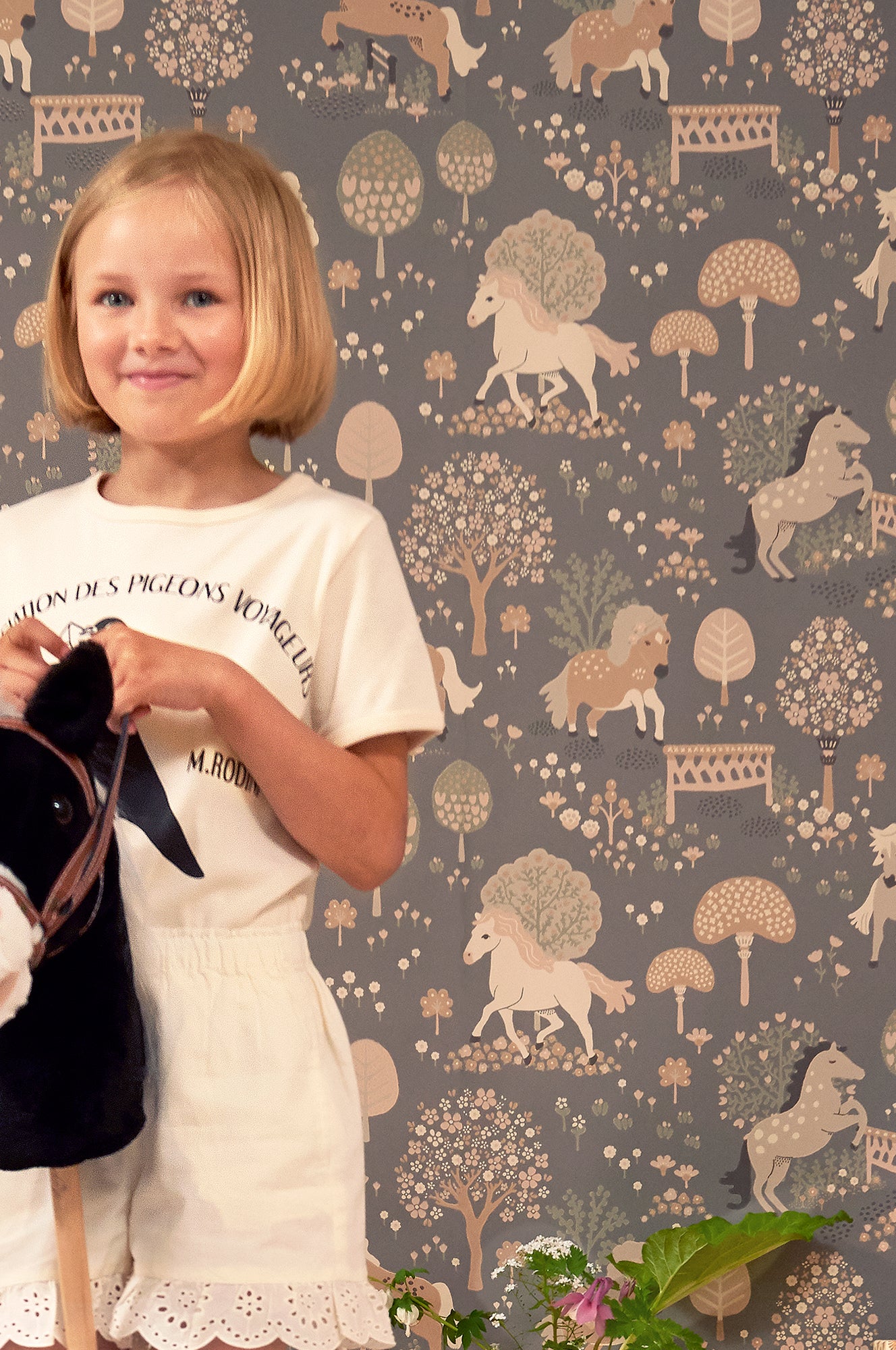 My Sweet Pony Stone Grey Wallpaper - Majvillan