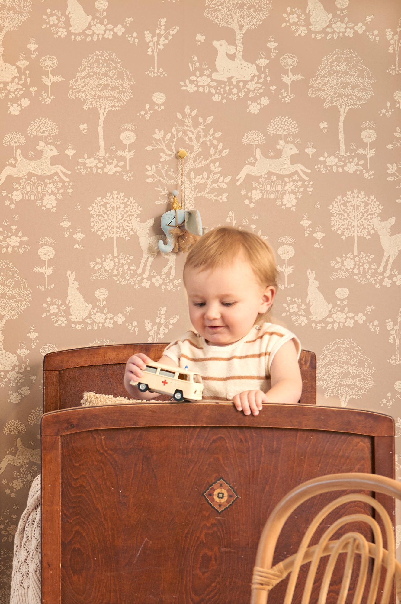 Summer Fields Soft Brown Wallpaper - Majvillan