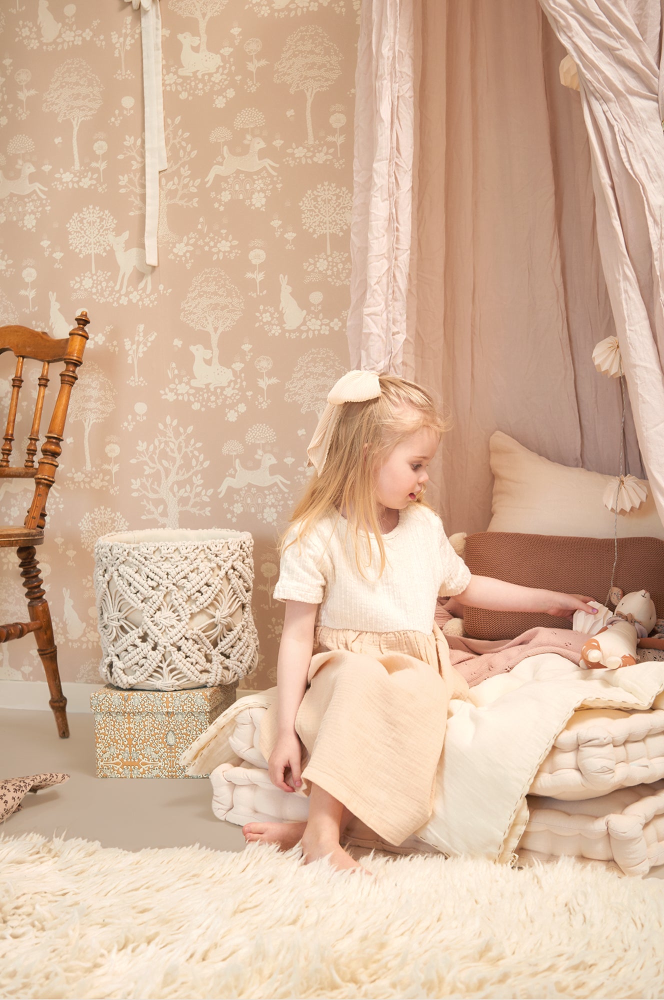 Summer Fields Dusty Pink Wallpaper - Majvillan