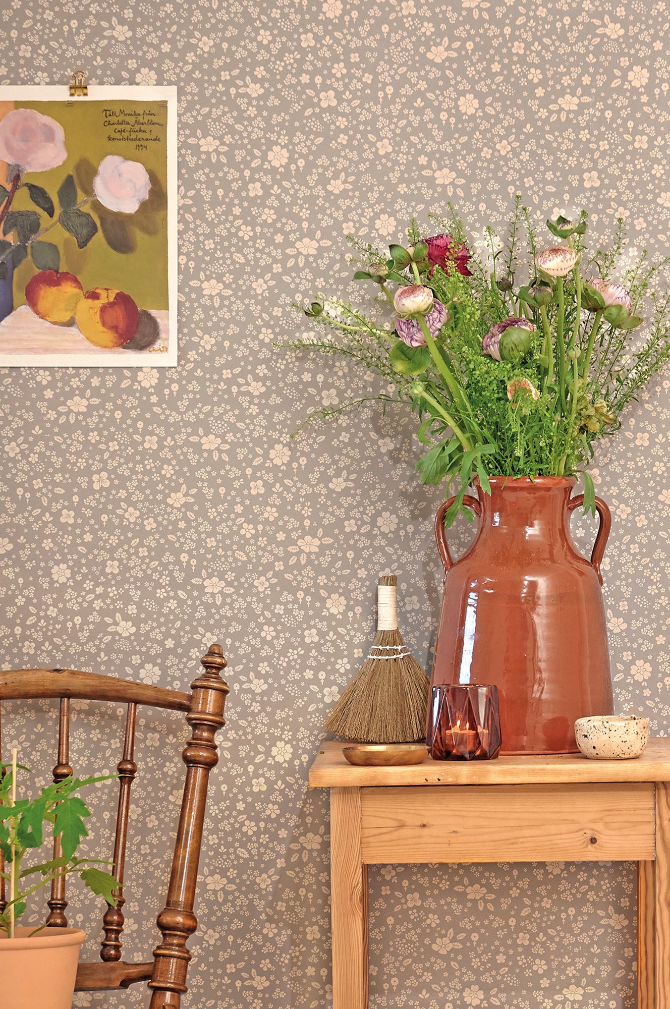 Flora Dusty Blue Wallpaper - Majvillan