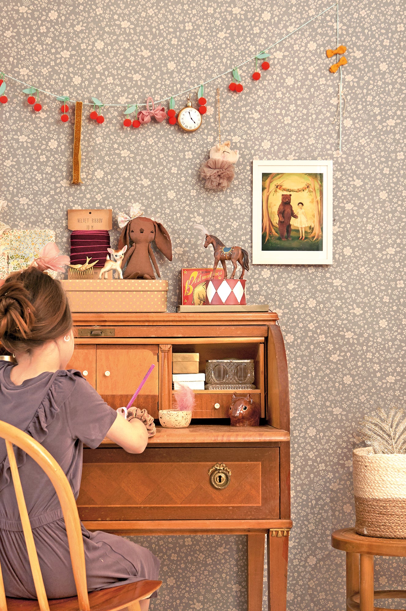 Flora Dusty Blue Wallpaper - Majvillan