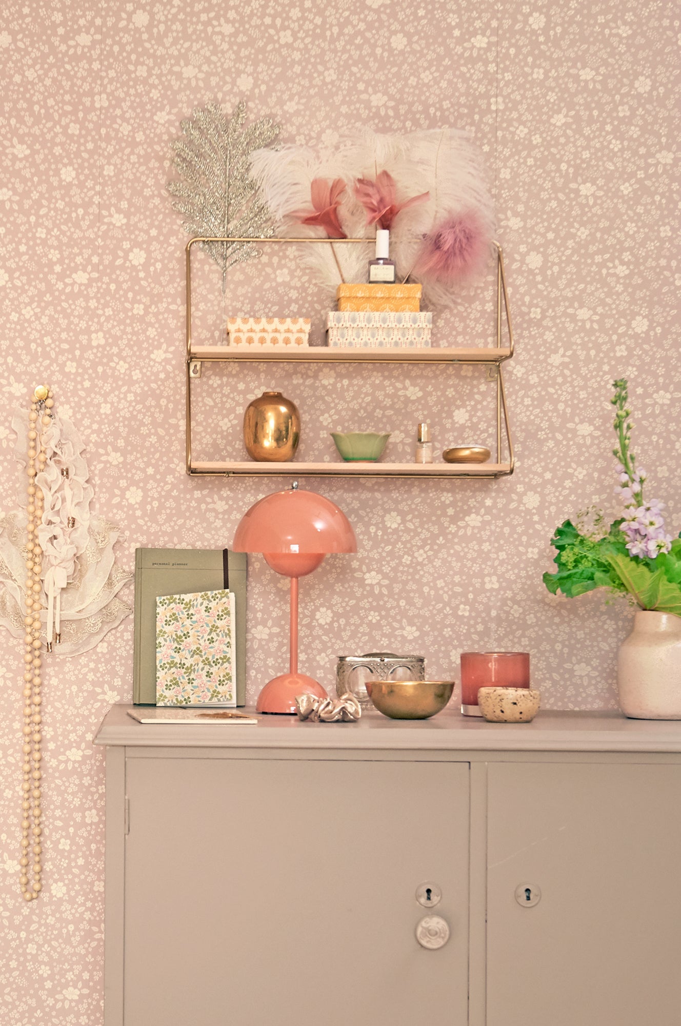 Flora Dreamy Lilac Wallpaper - Majvillan